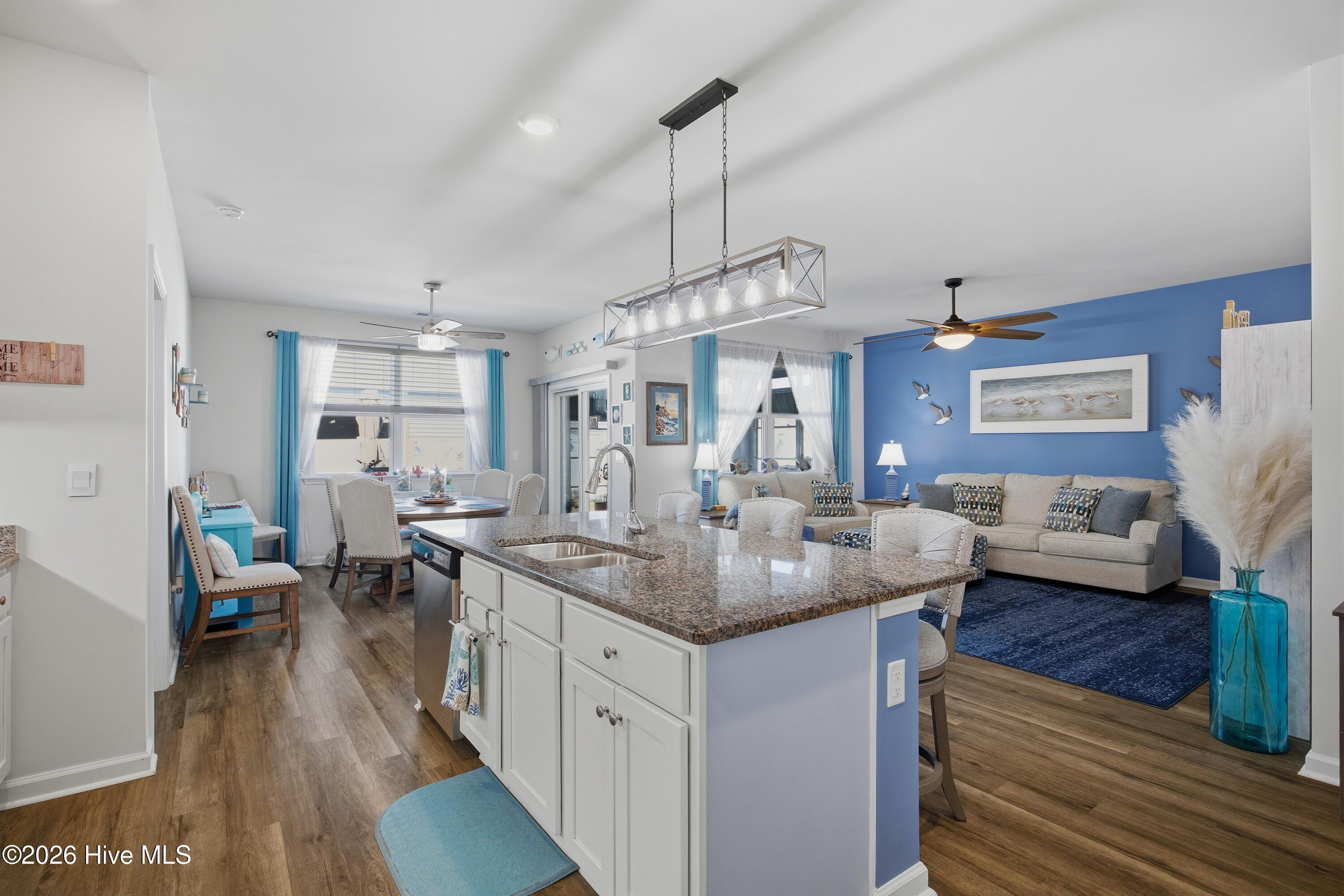 100550888 | Photo 28