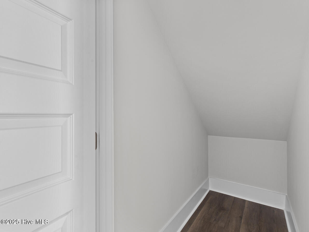 100537145 | Photo 18