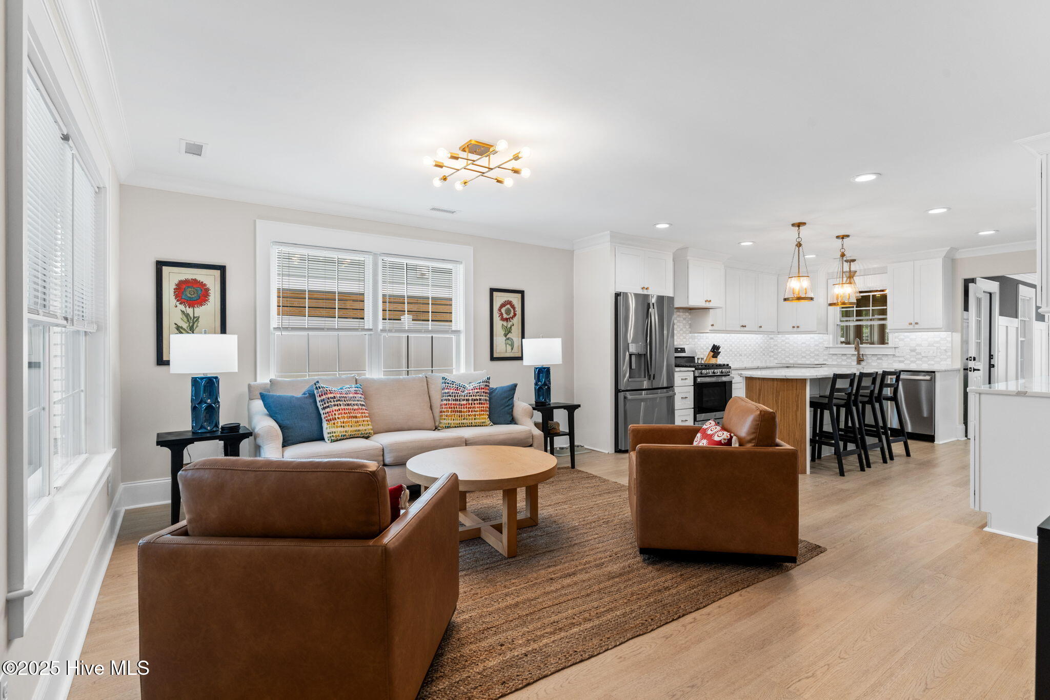 100492743 | Photo 35