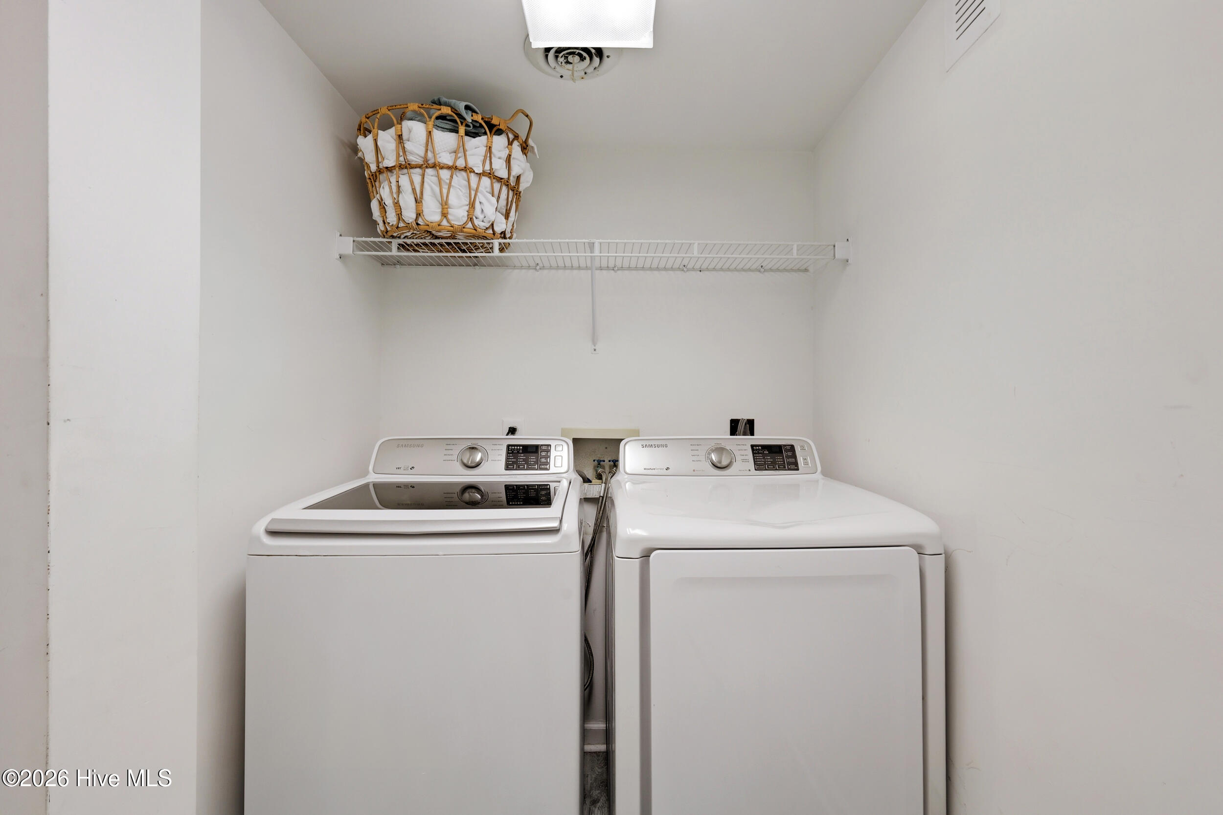 100561472 | Photo 40