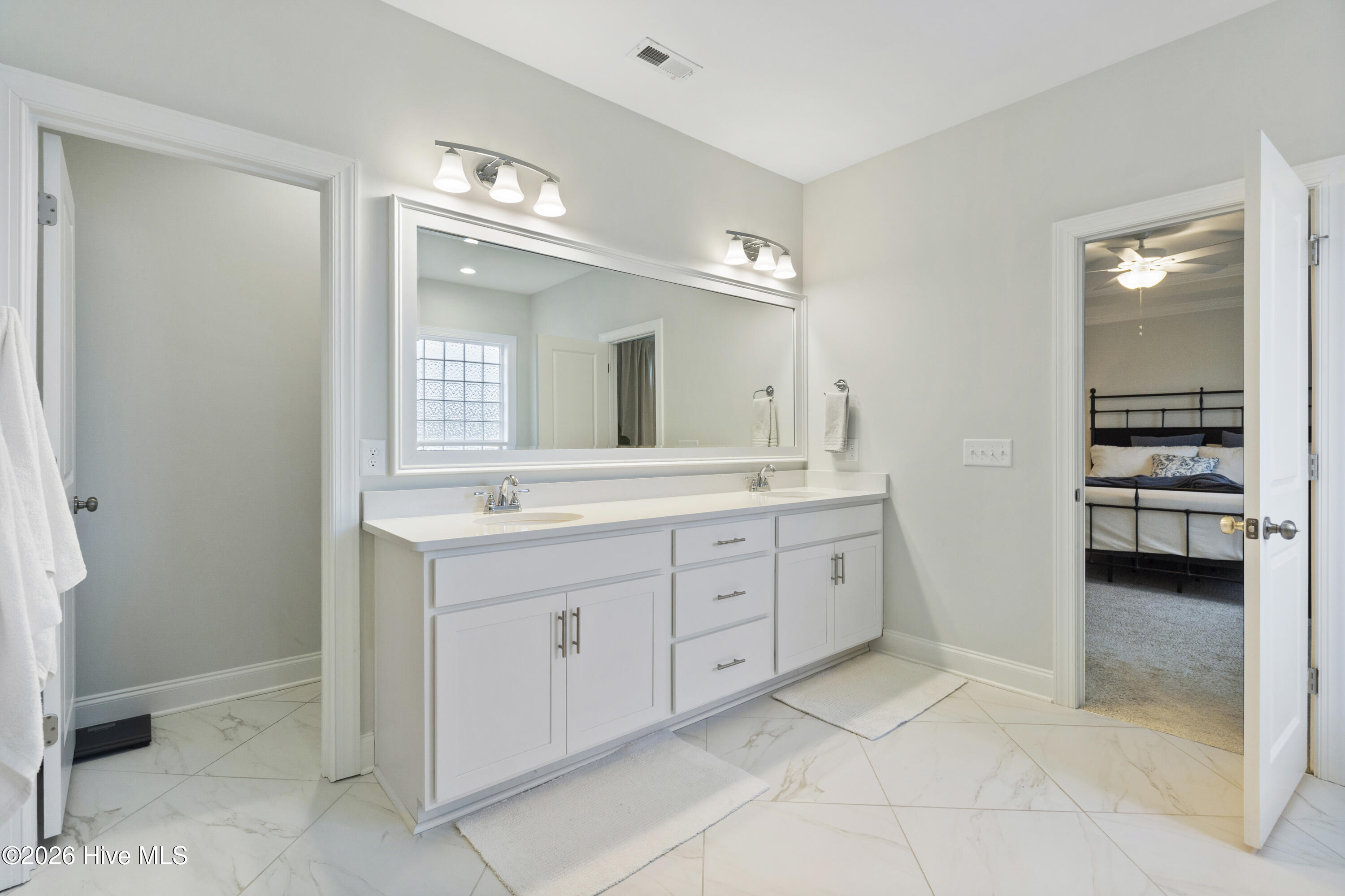 100549659 | Photo 50