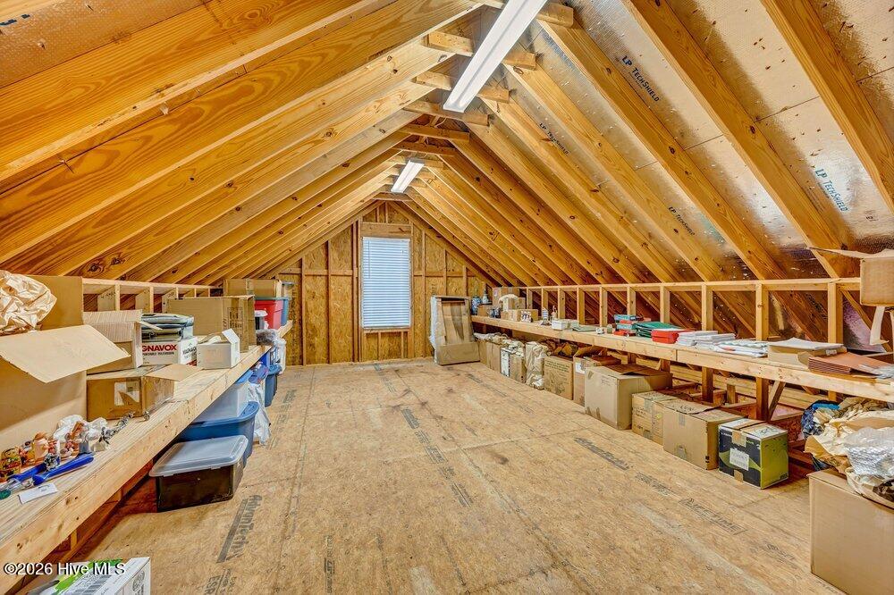 100557669 | Photo 46