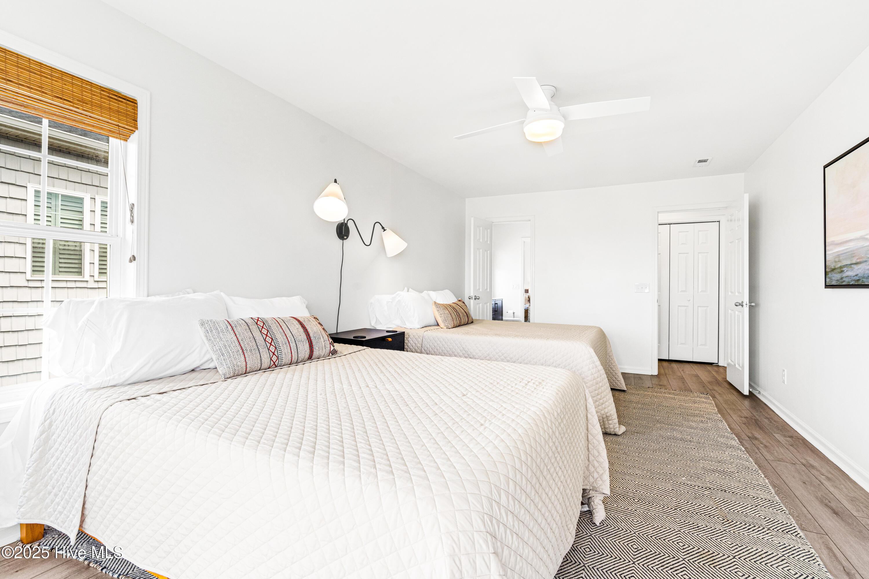 100510863 | Photo 35