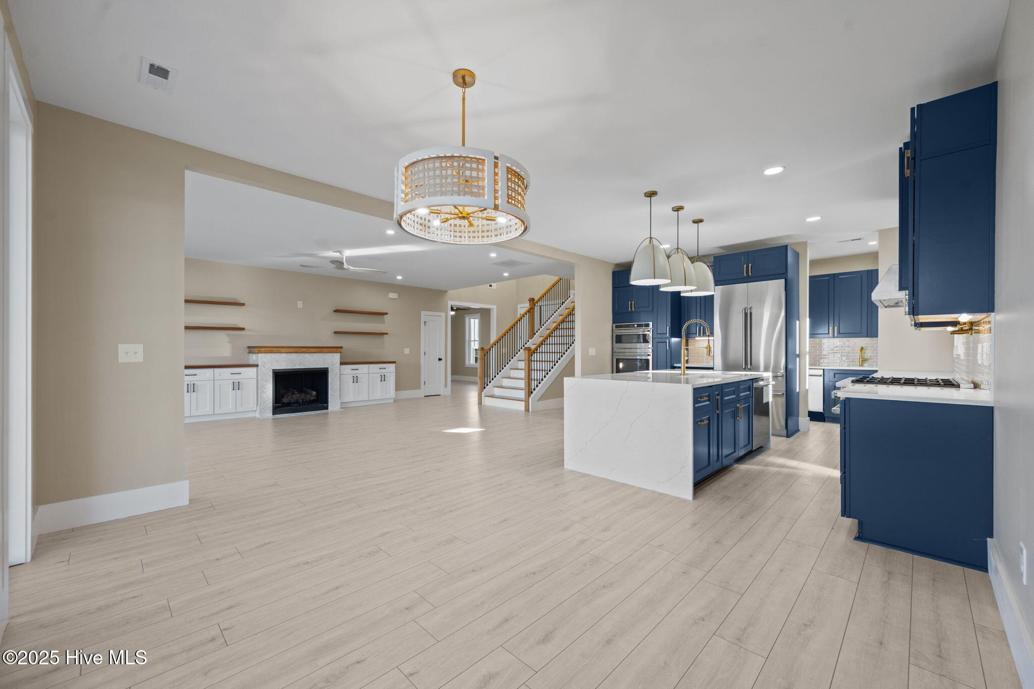 100547090 | Photo 22