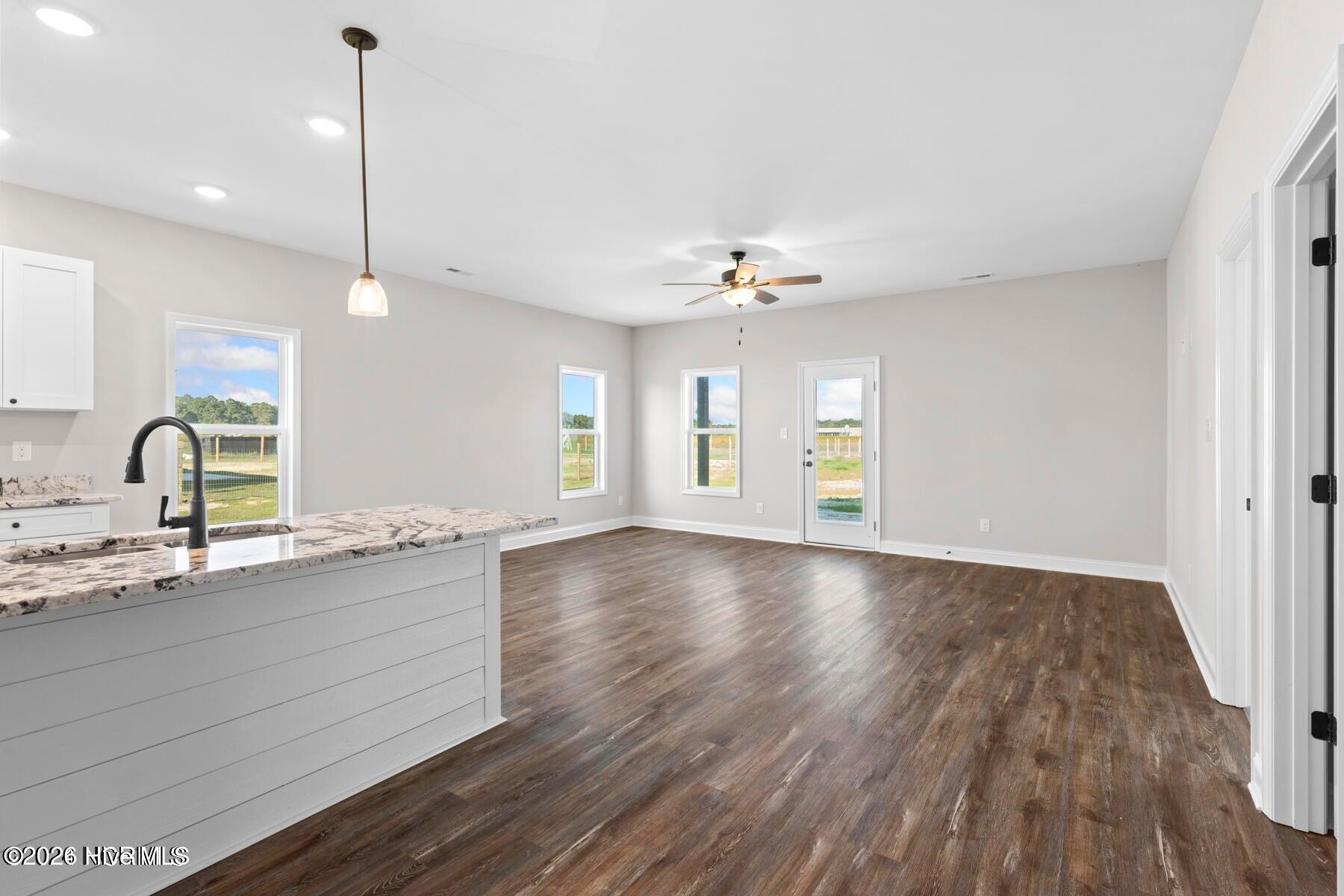 100559234 | Photo 11