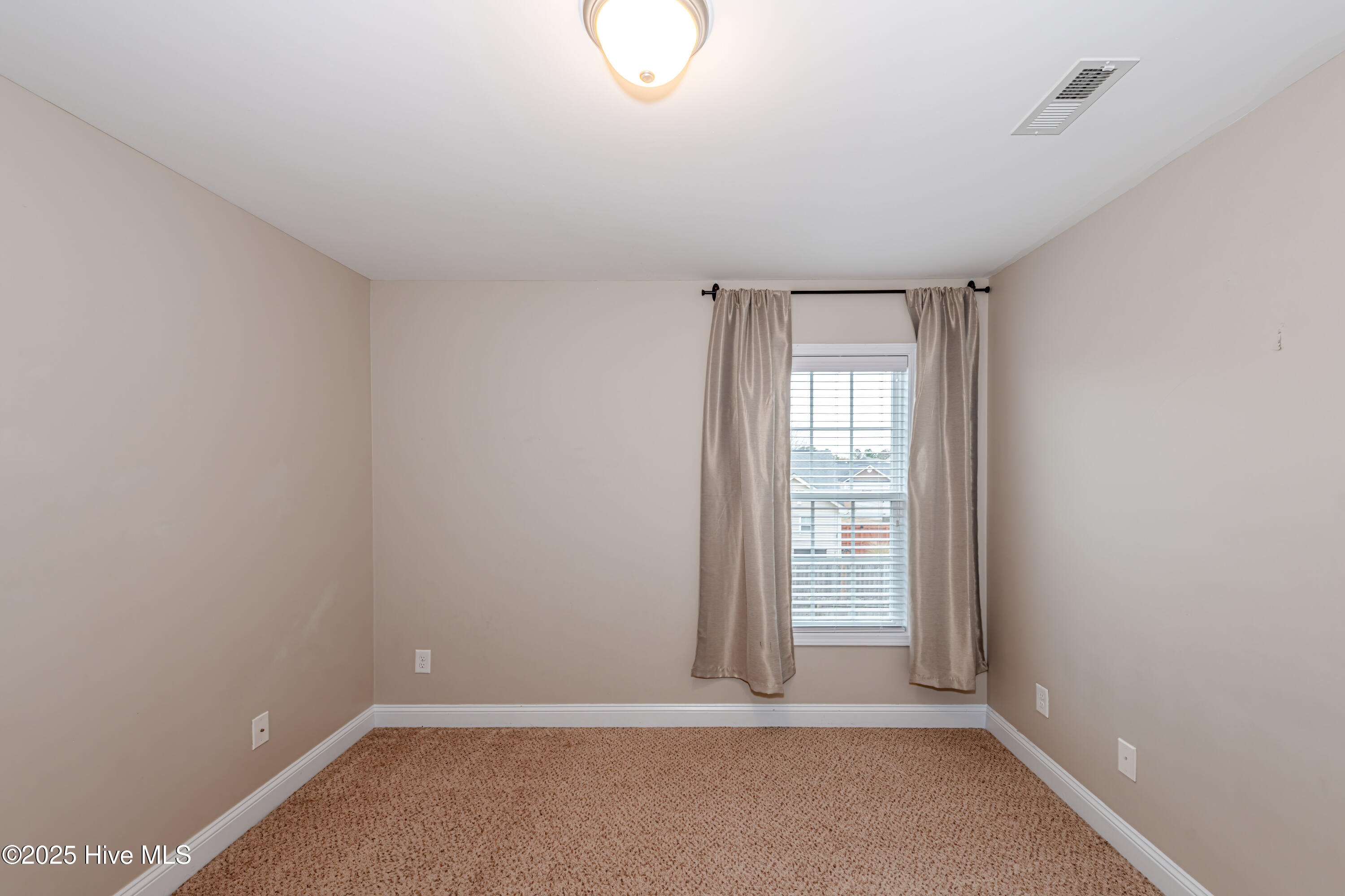 100546682 | Photo 56