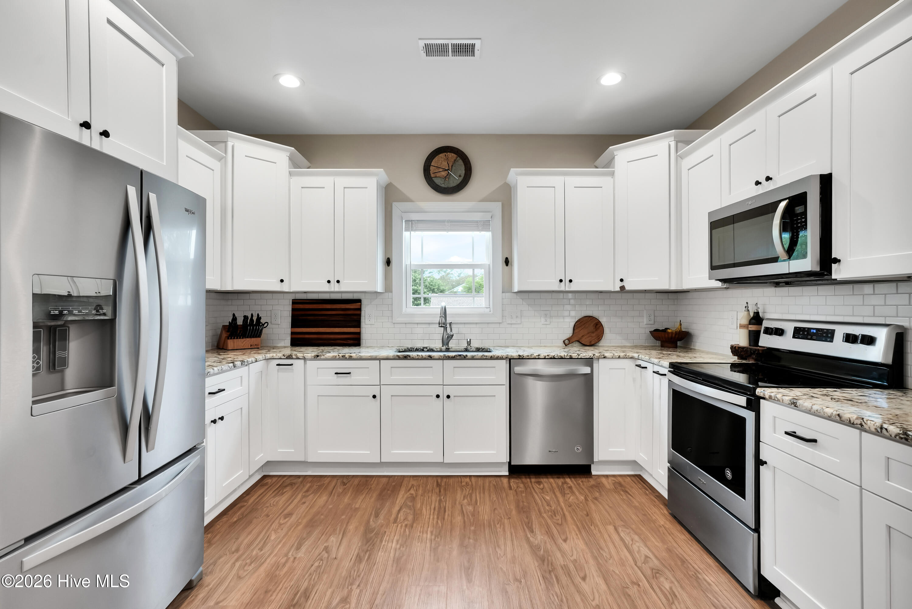 100570261 | Photo 10