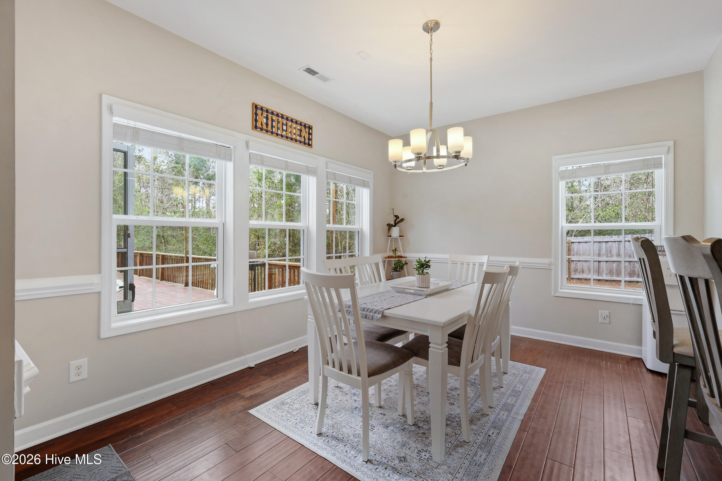 100562179 | Photo 16