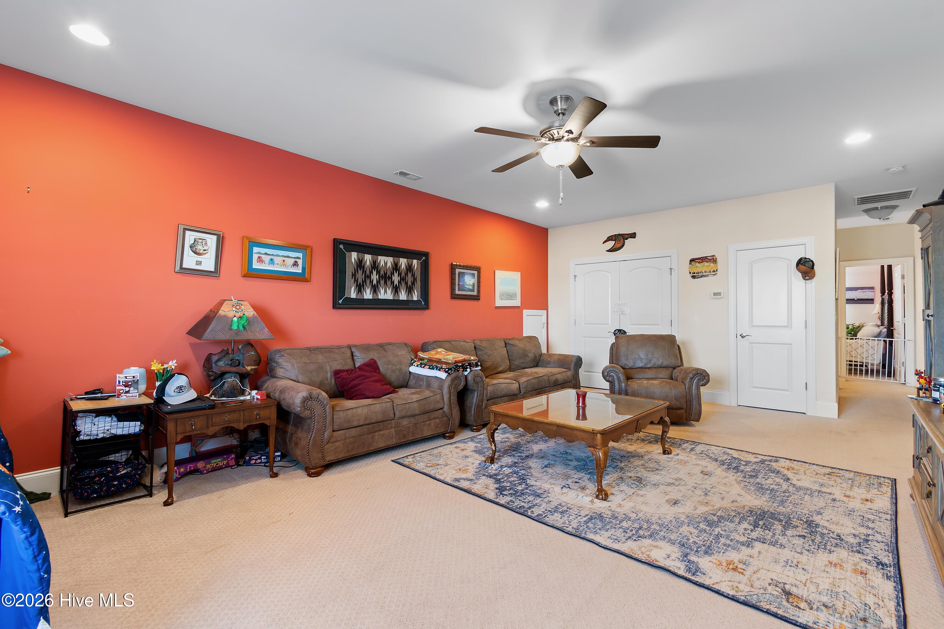 100548400 | Photo 37