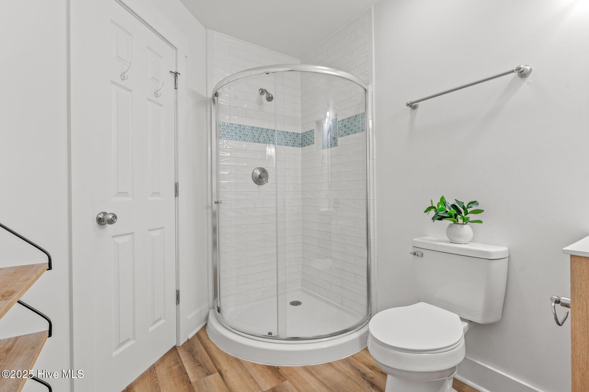 100540283 | Photo 27