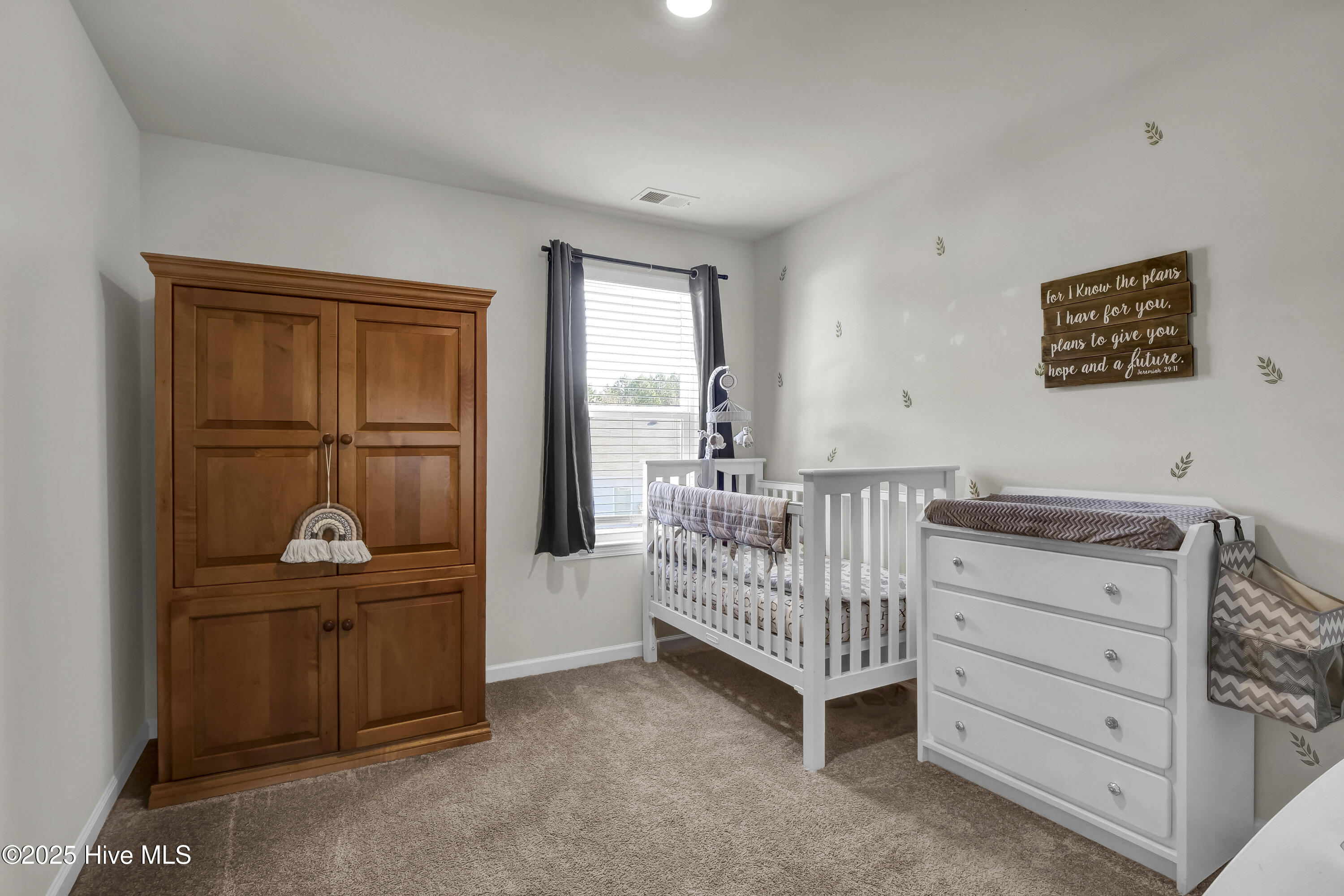 100561368 | Photo 24