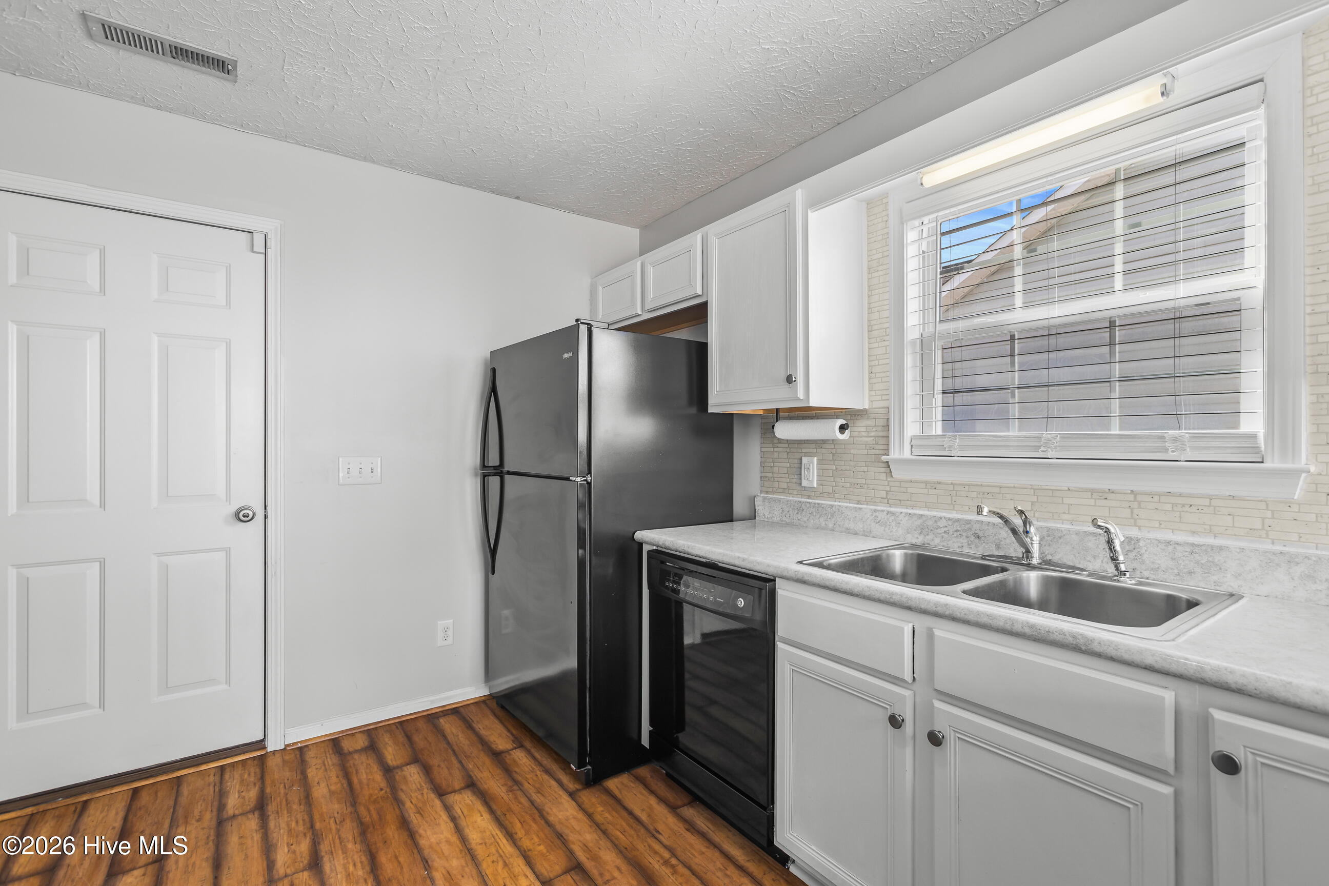 100550522 | Photo 11