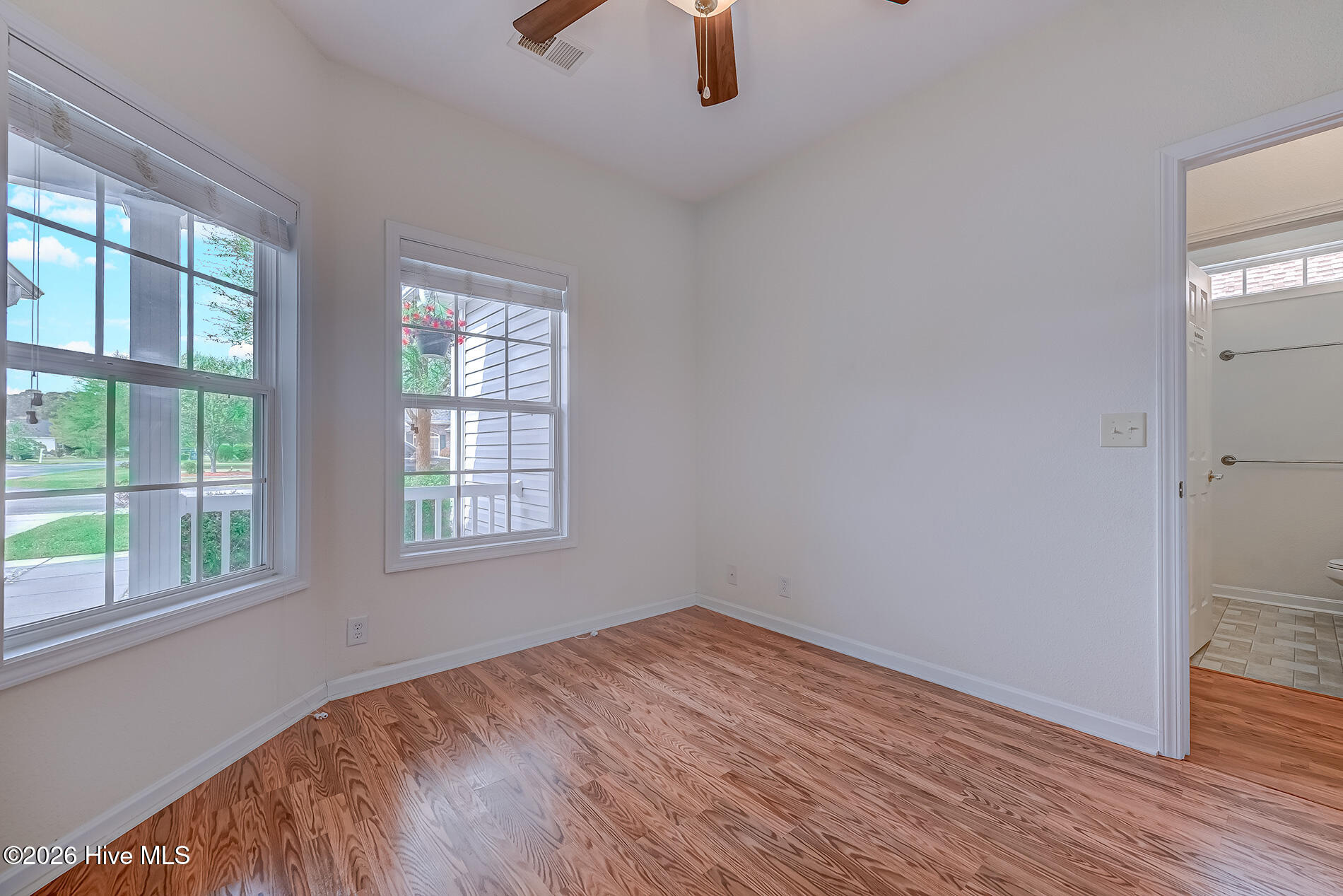 100563613 | Photo 16