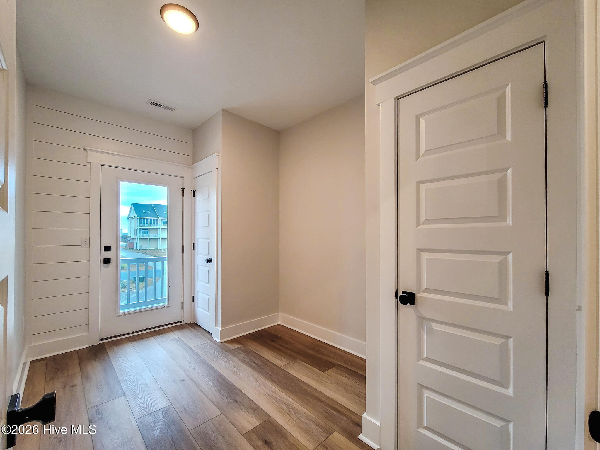 100553642 | Photo 34