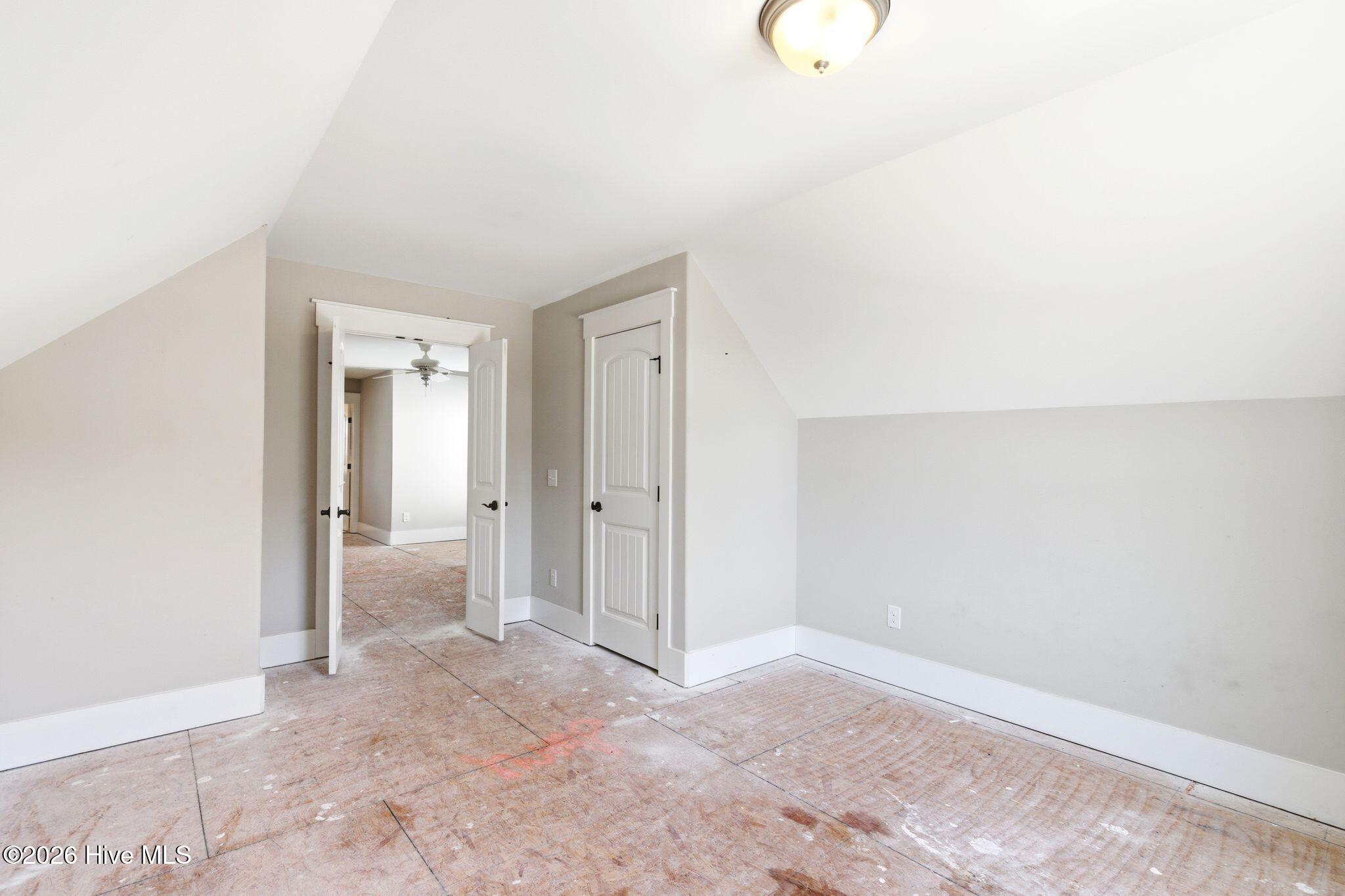 100564306 | Photo 34