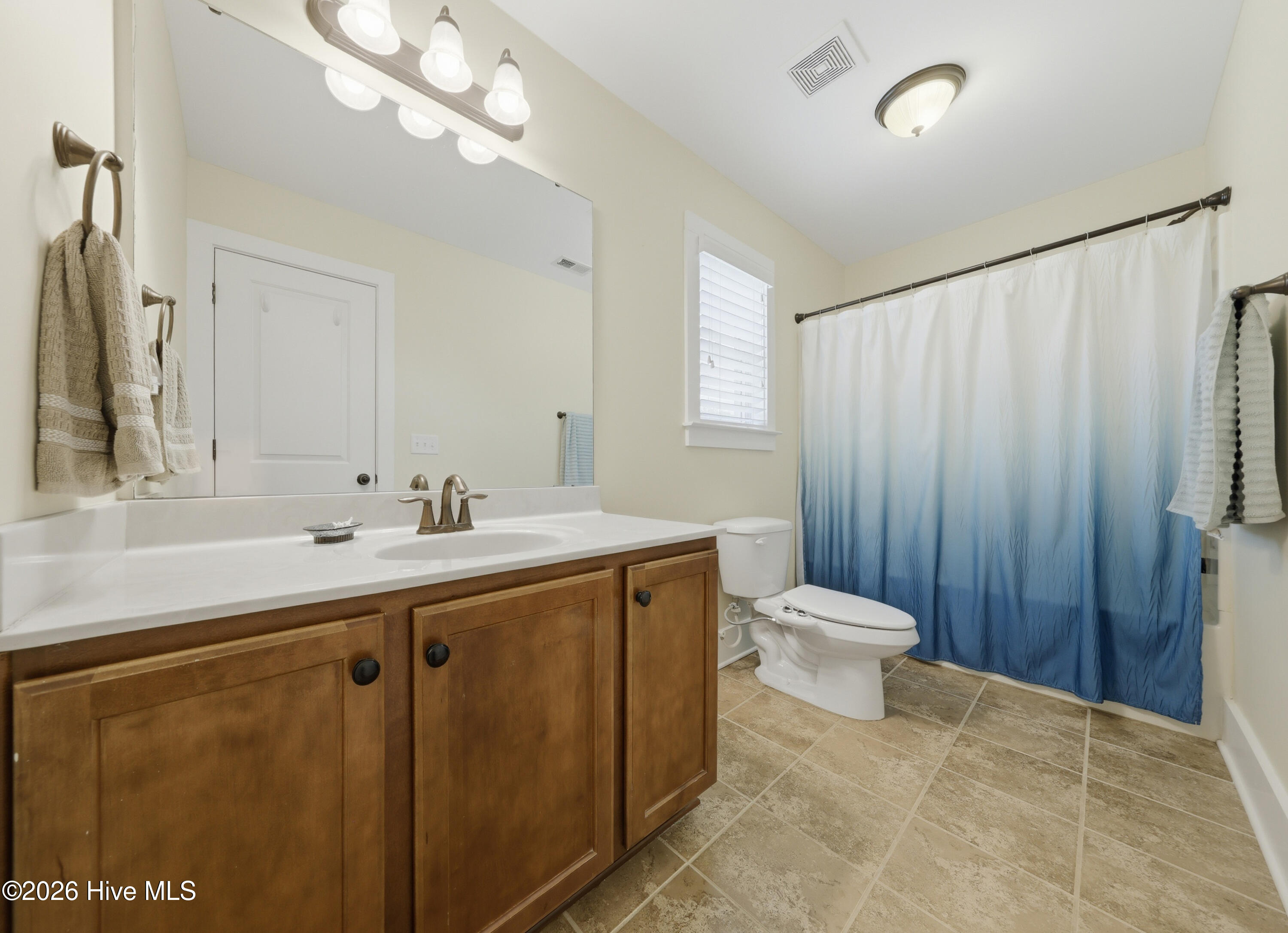 100569472 | Photo 48