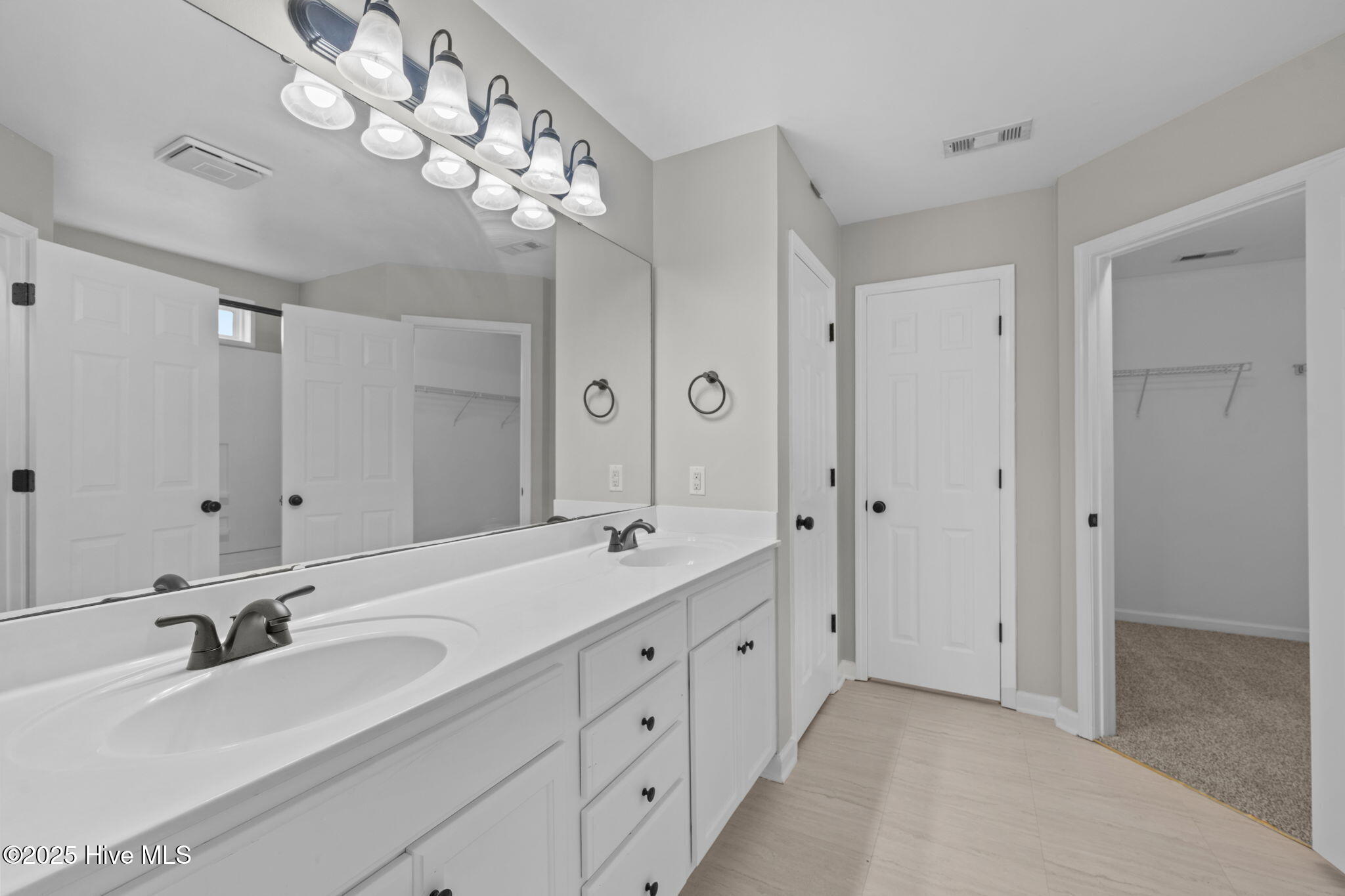 100539227 | Photo 20