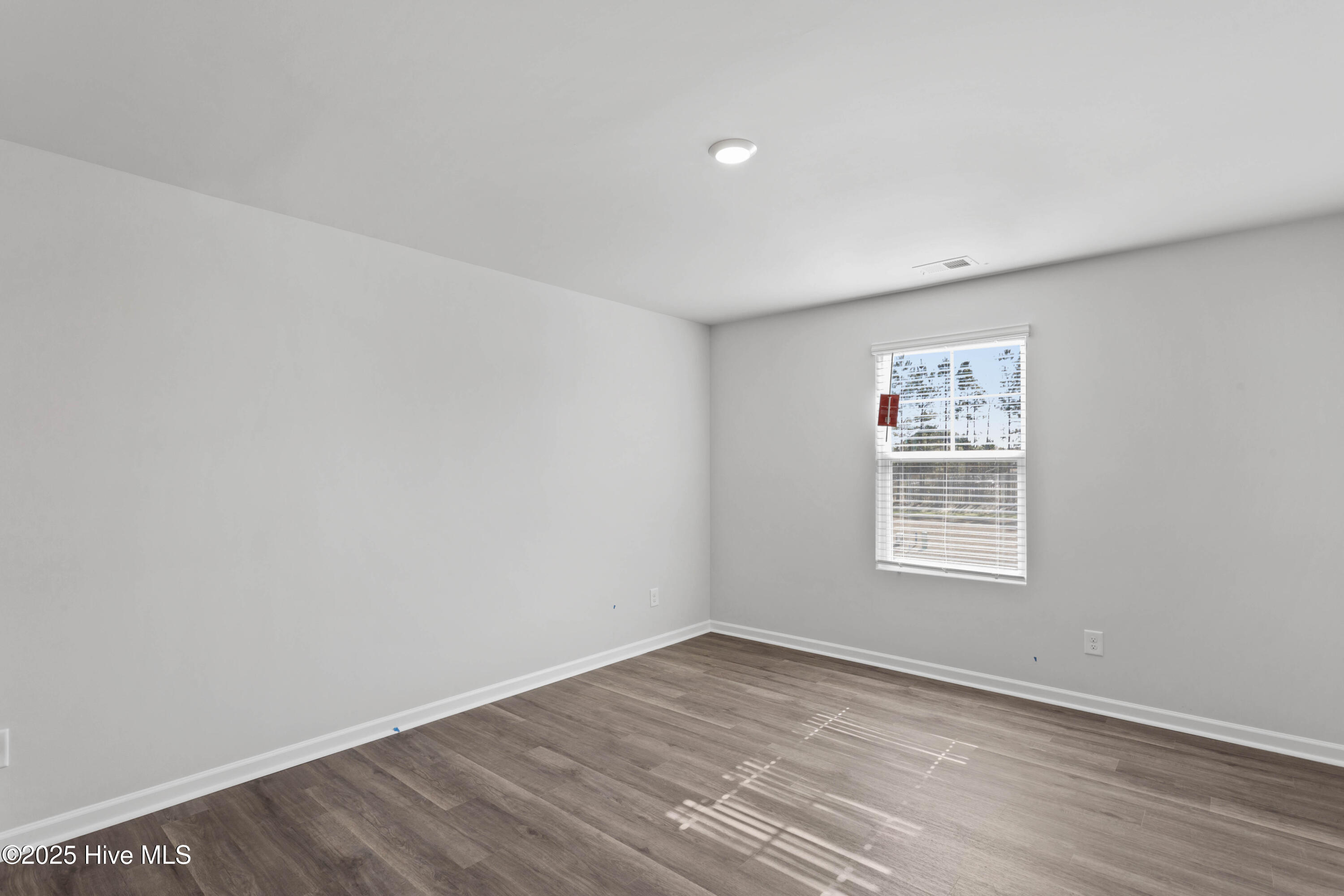 503 Sandy Hollow Drive, Jacksonville, NC 28540 – photo 17: Photo of Similar Home