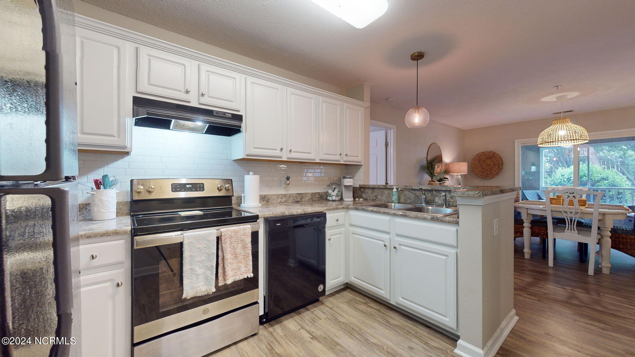 100537994 | Photo 13