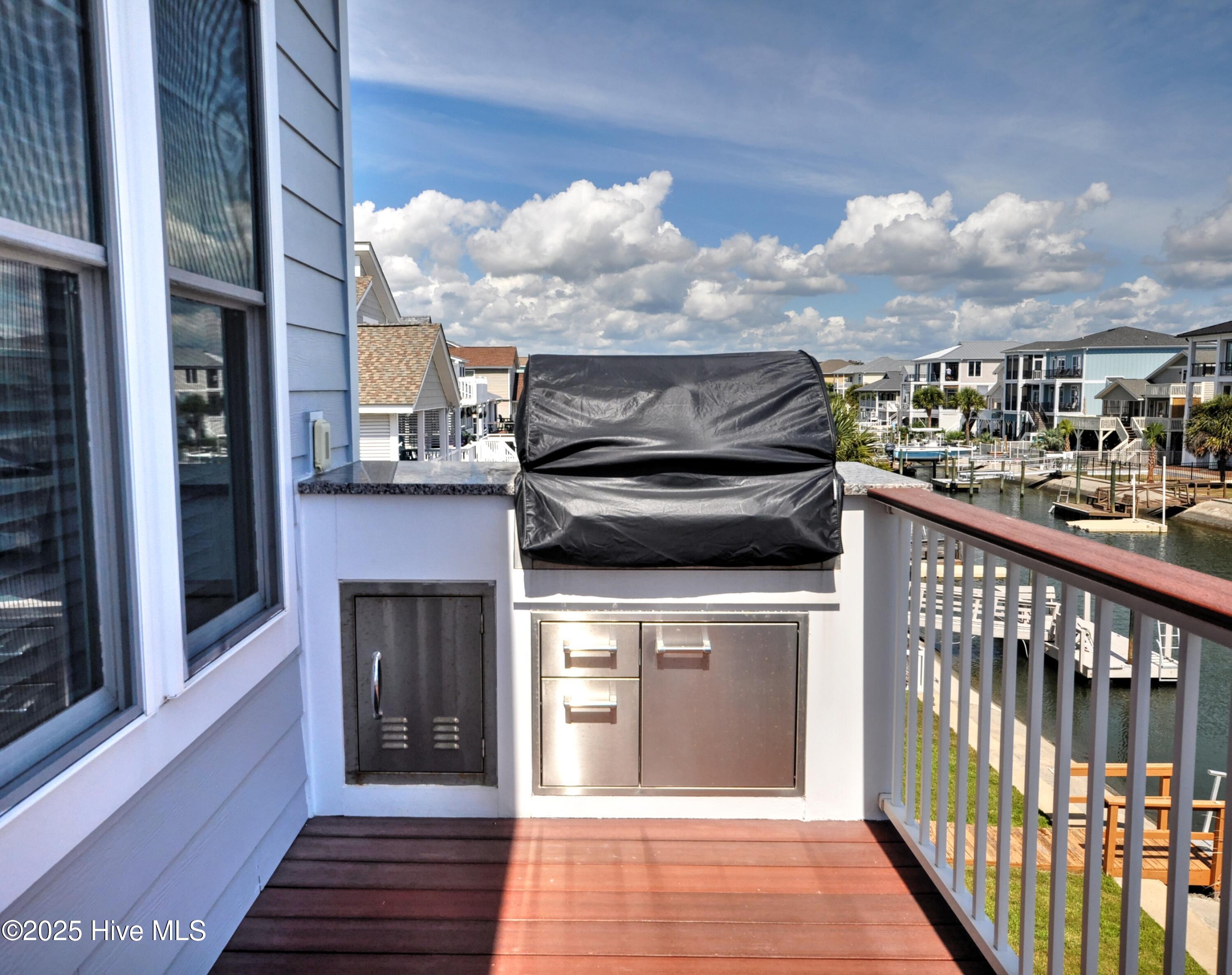 100533074 | Photo 24