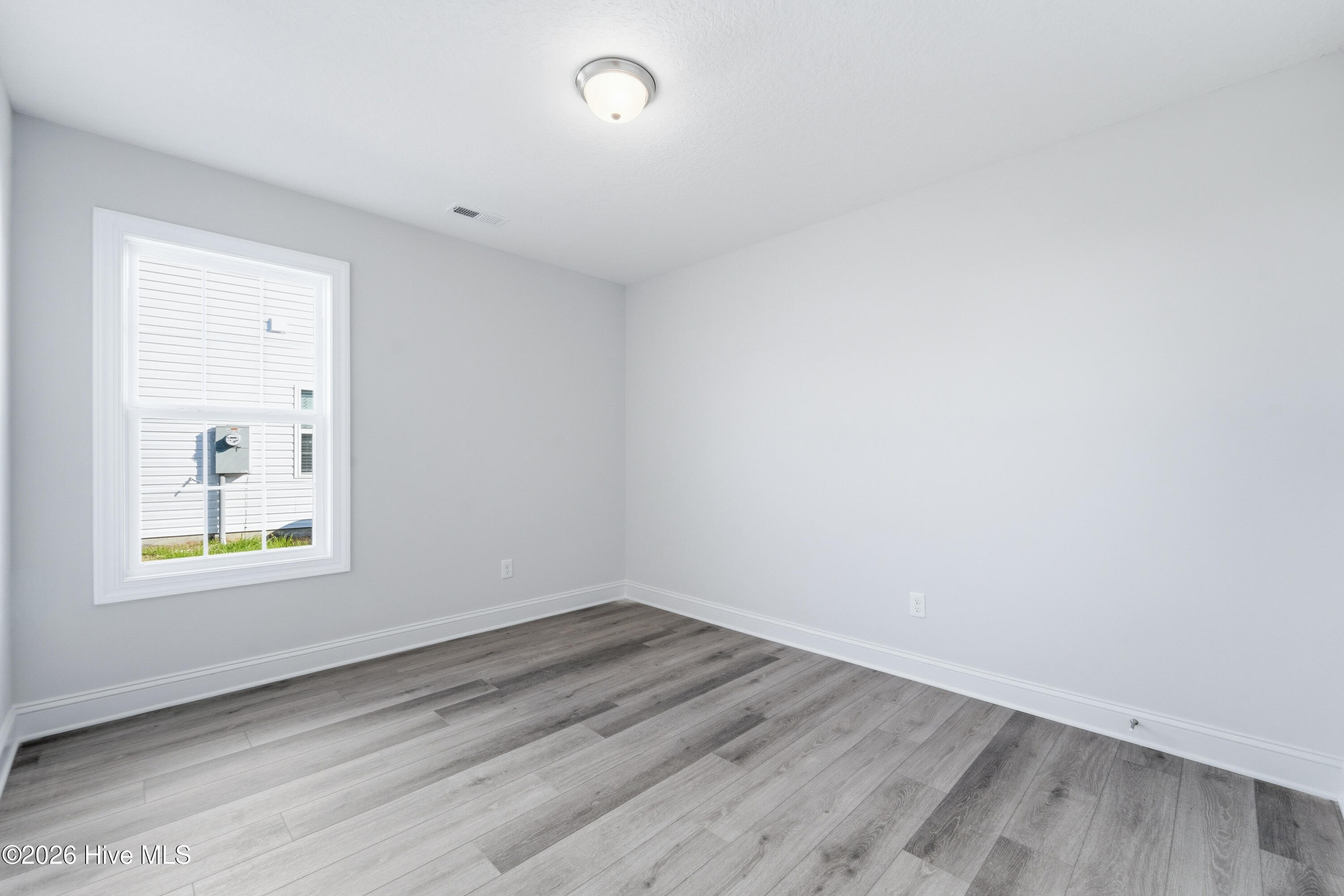 100537618 | Photo 25