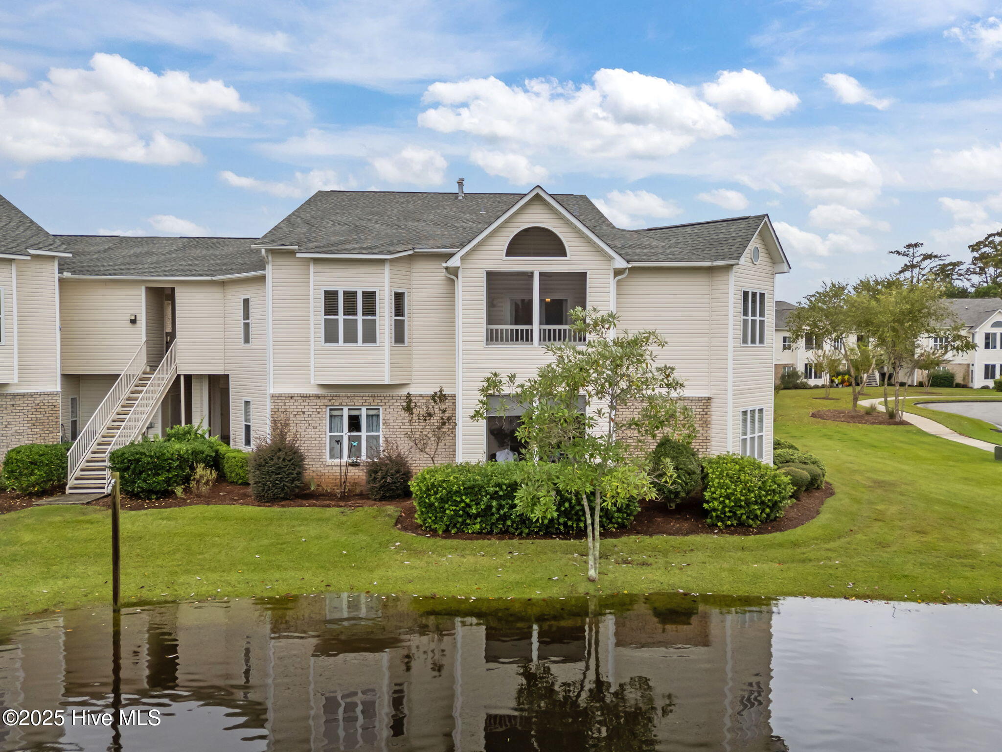 100532353 | Photo 40