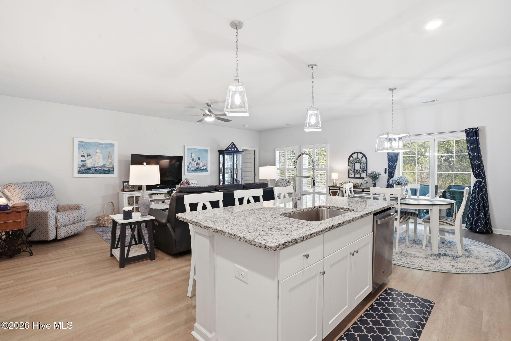 100560764 | Photo 13