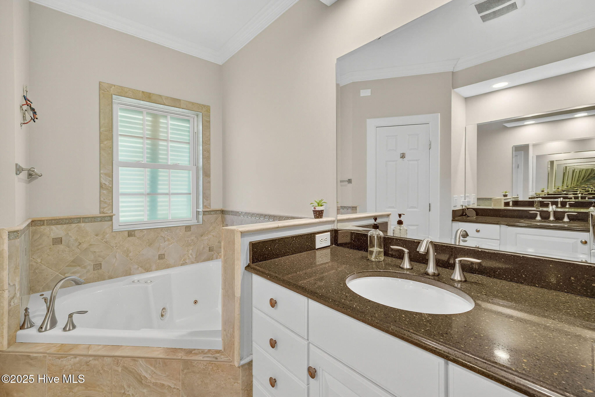 100537331 | Photo 24