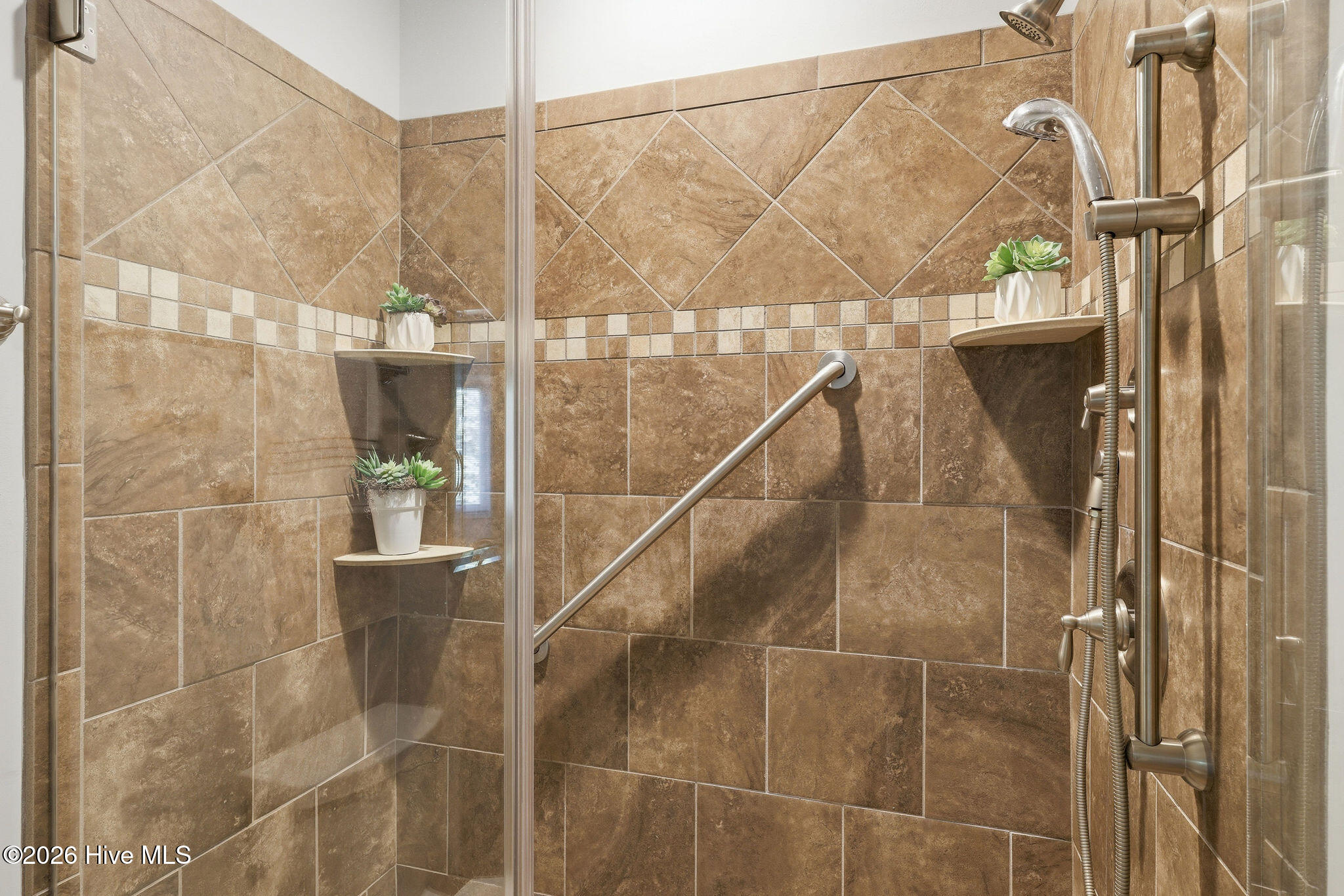 100569569 | Photo 41