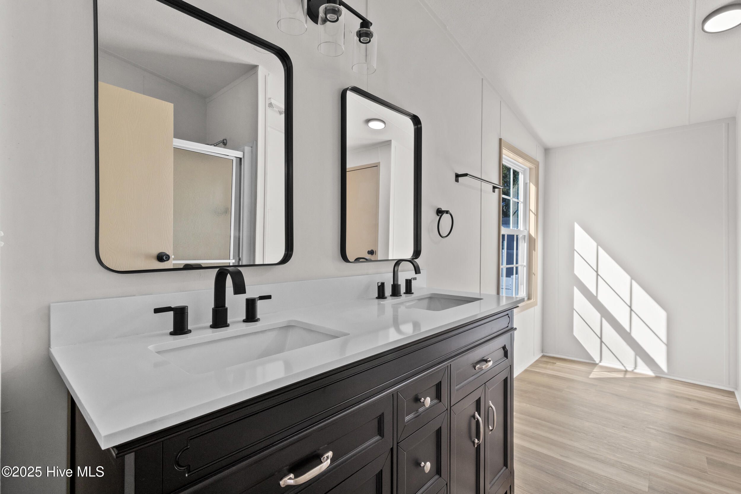 100540326 | Photo 11