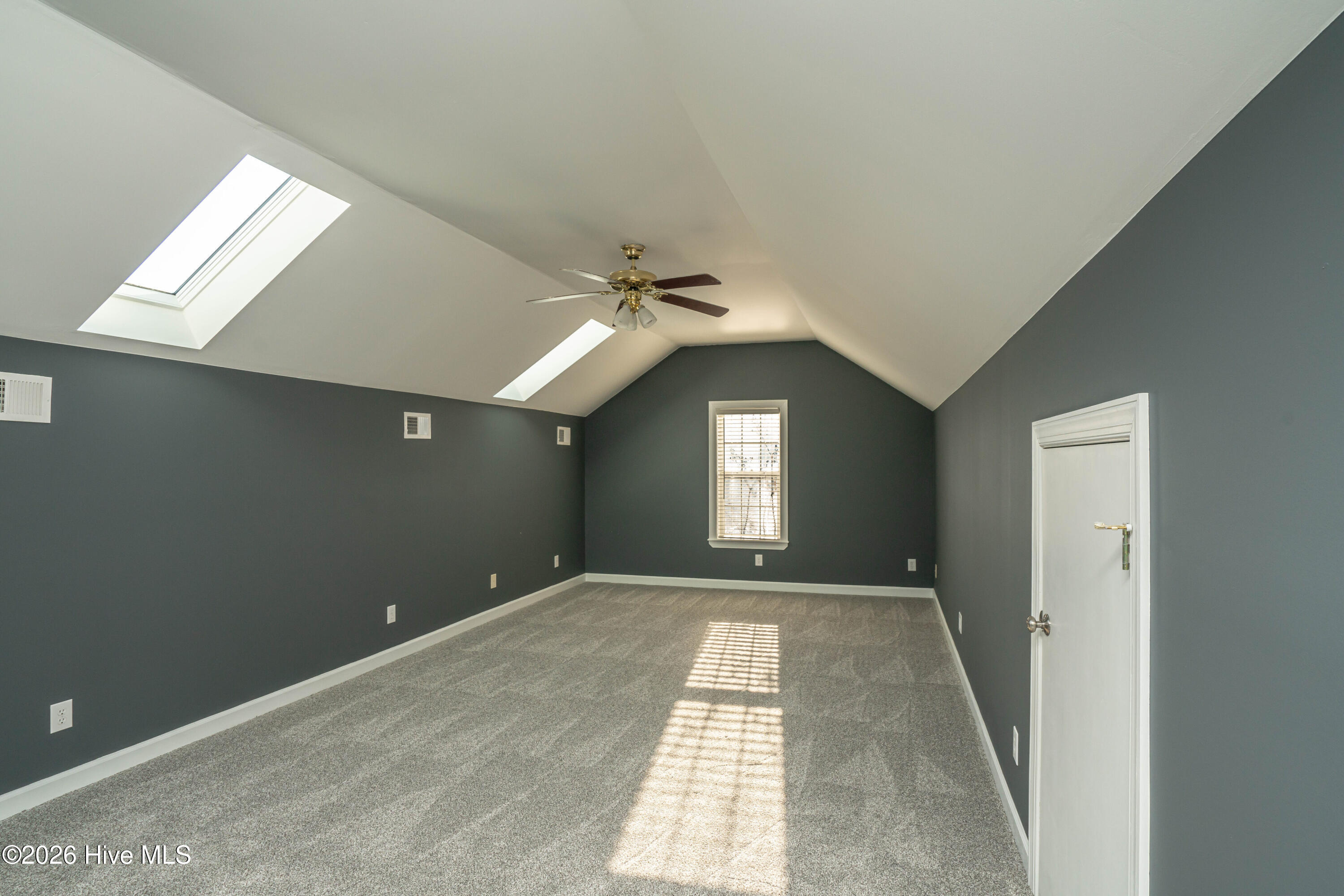 100553430 | Photo 57