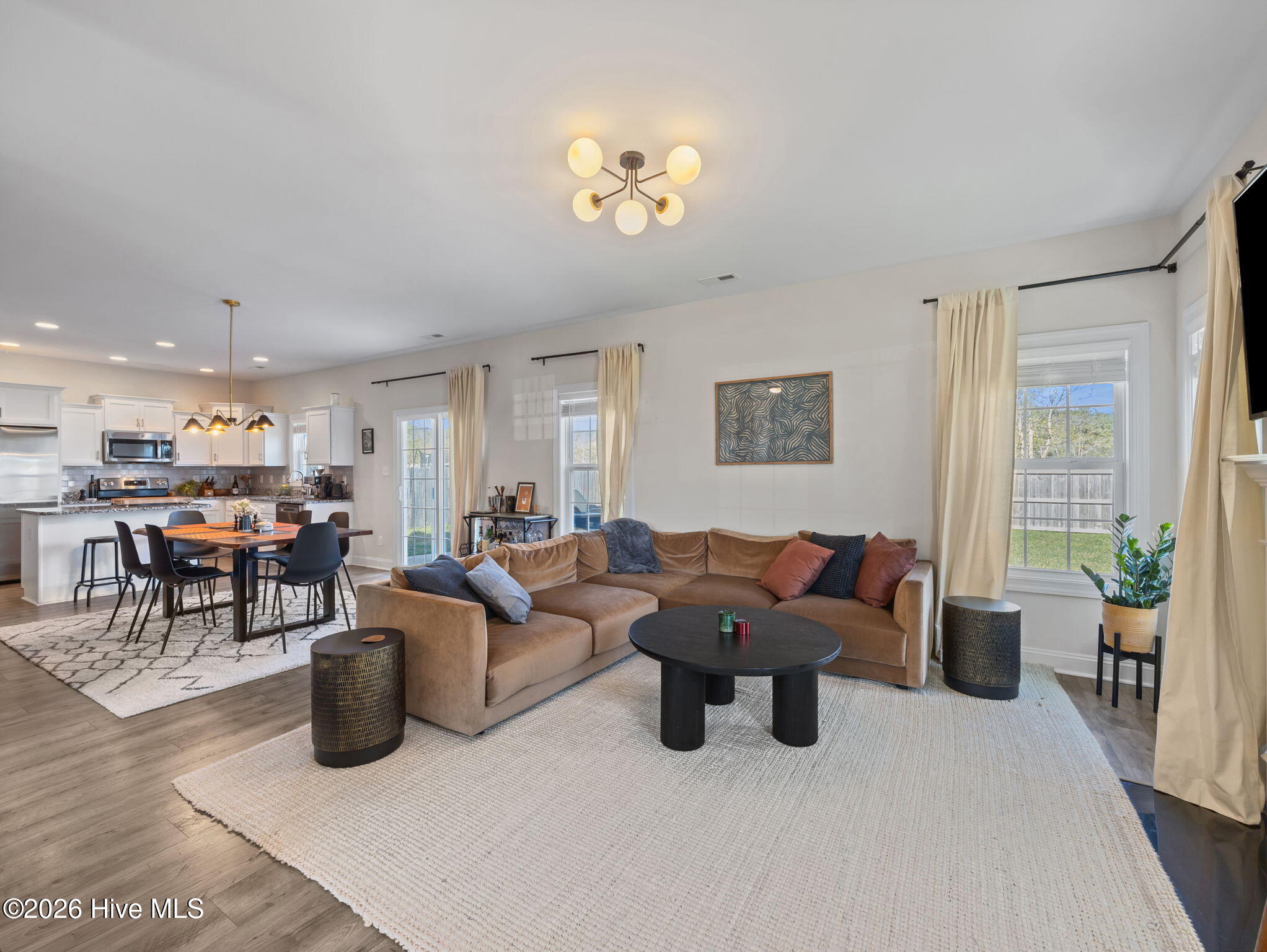 100564865 | Photo 11