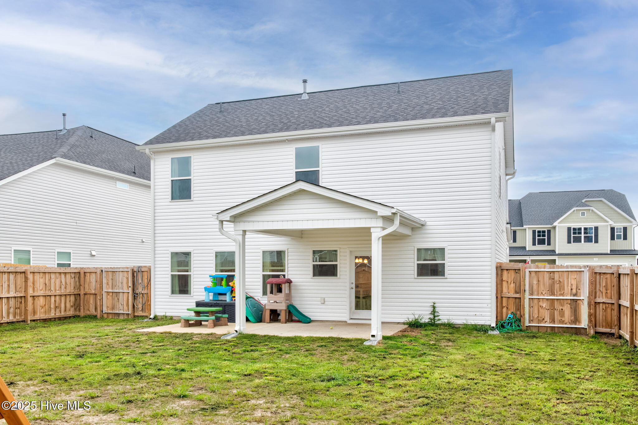 100535220 | Photo 52