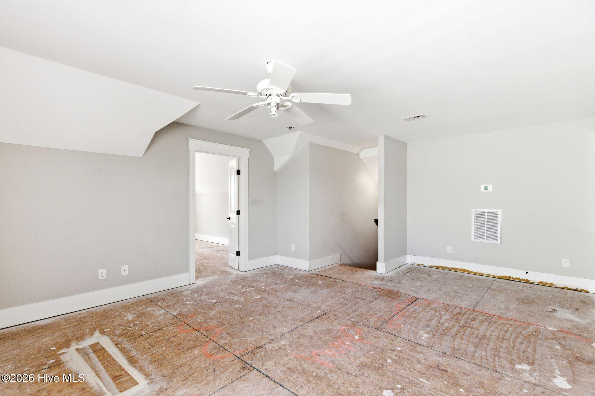 100564306 | Photo 32