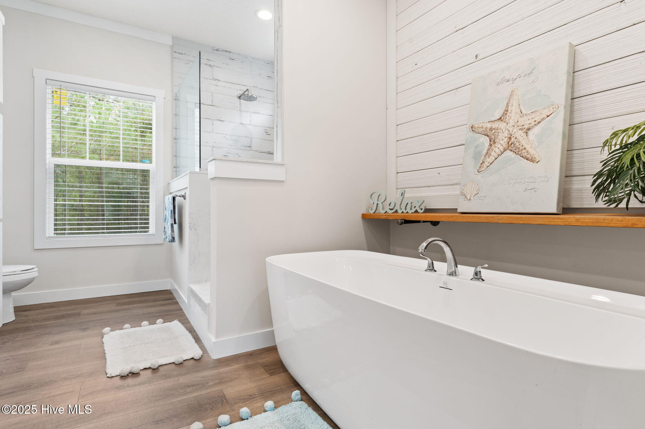 100558288 | Photo 25