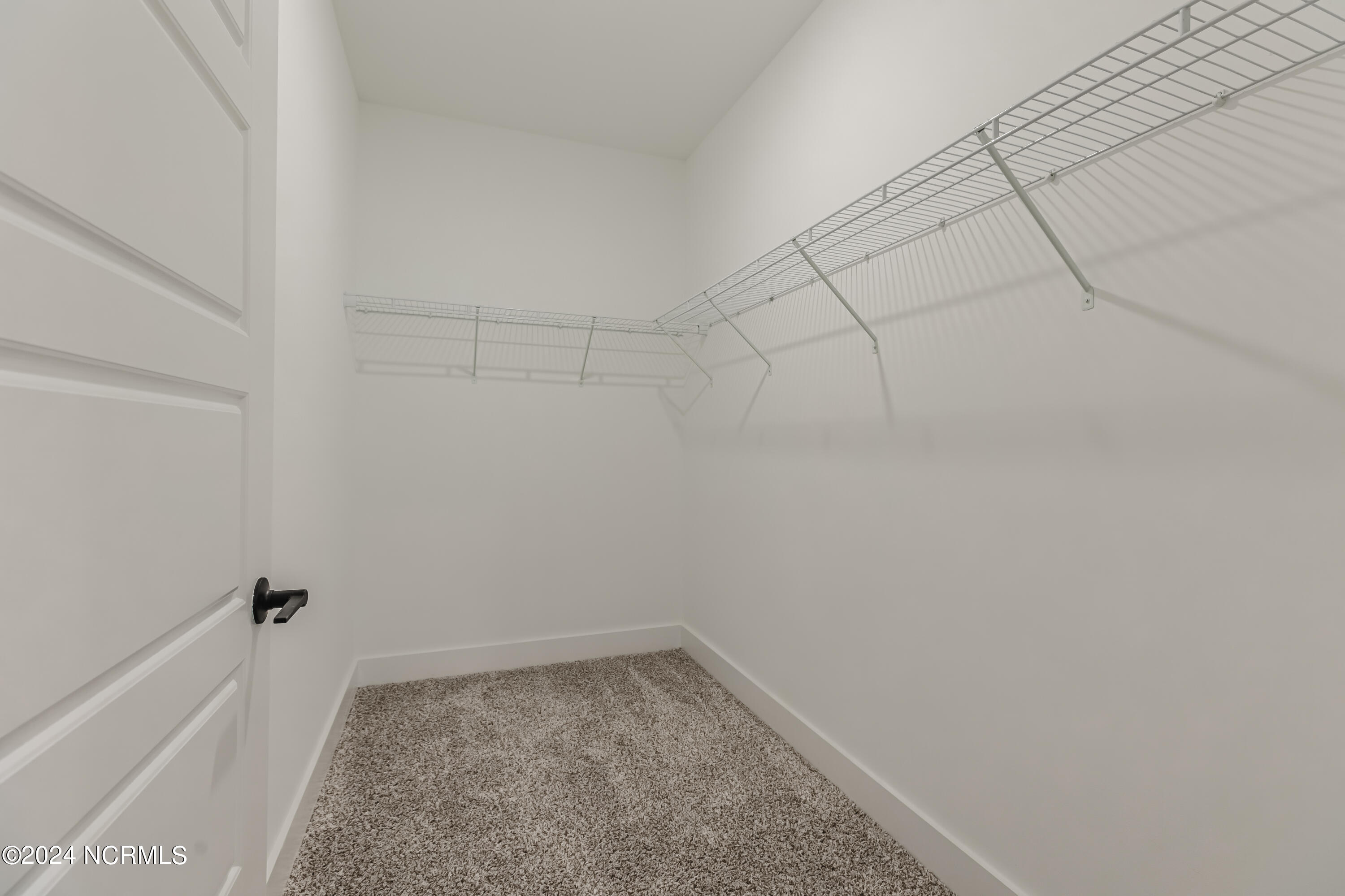 100547860 | Photo 17