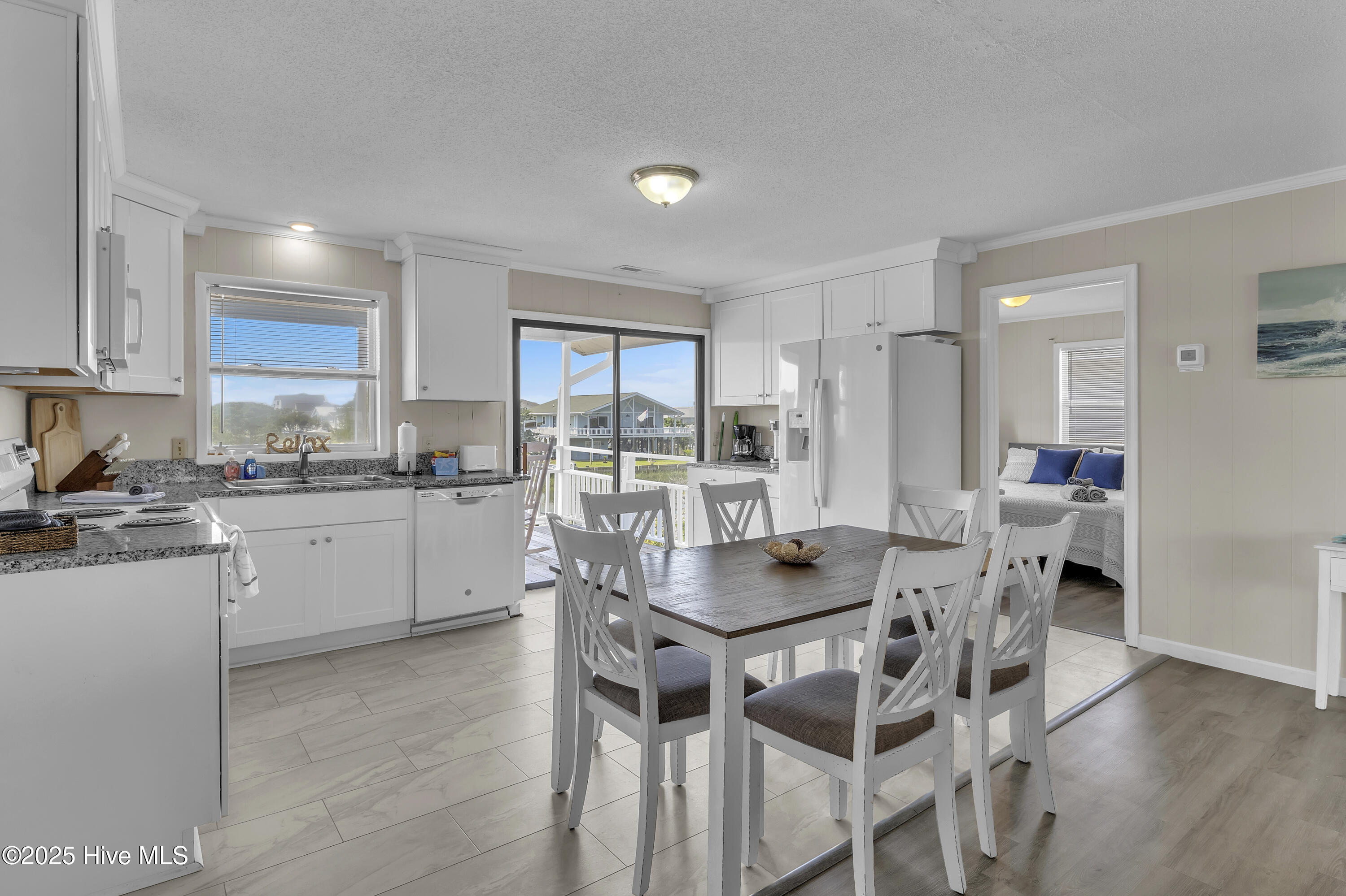 100545312 | Photo 14