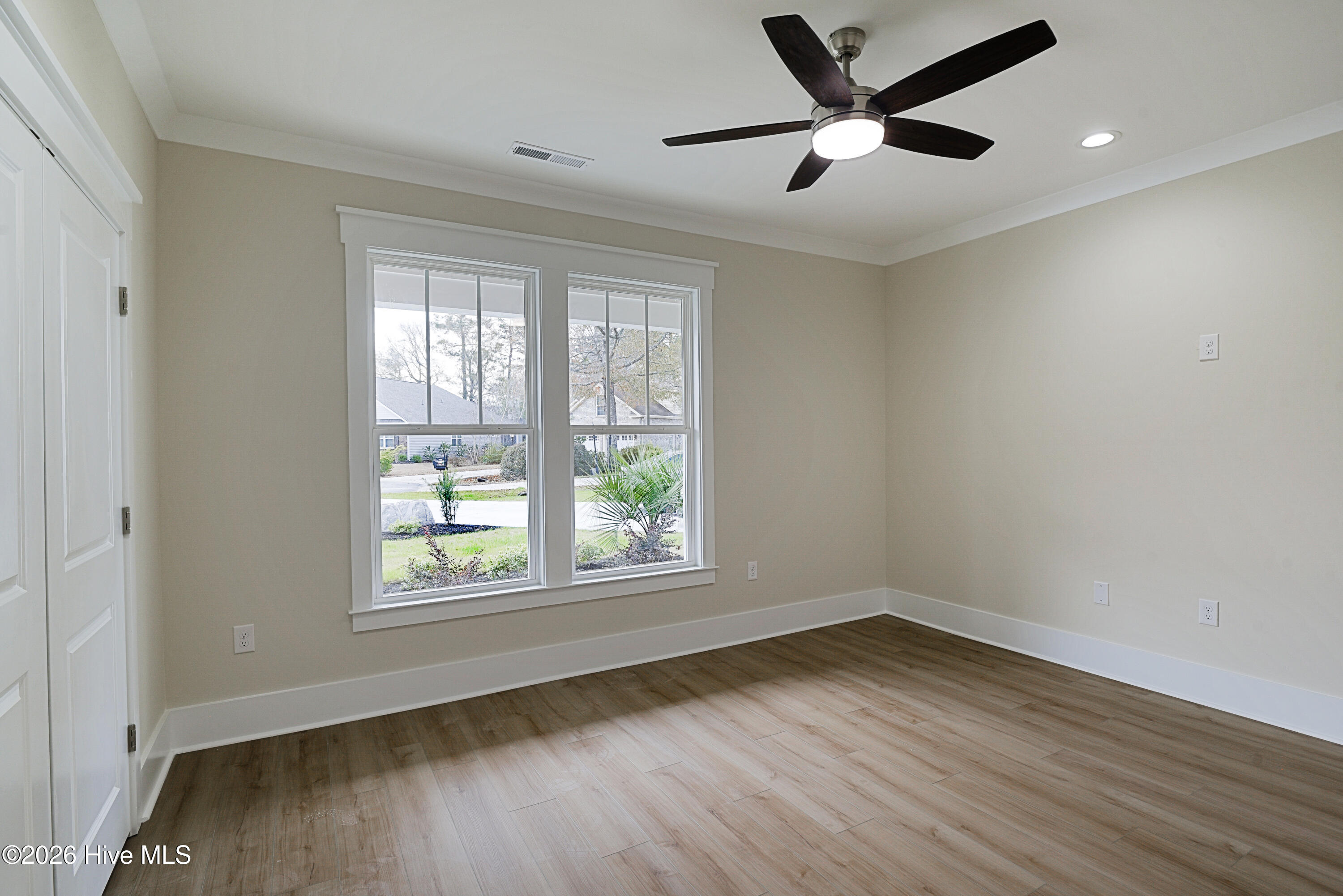 100547113 | Photo 36