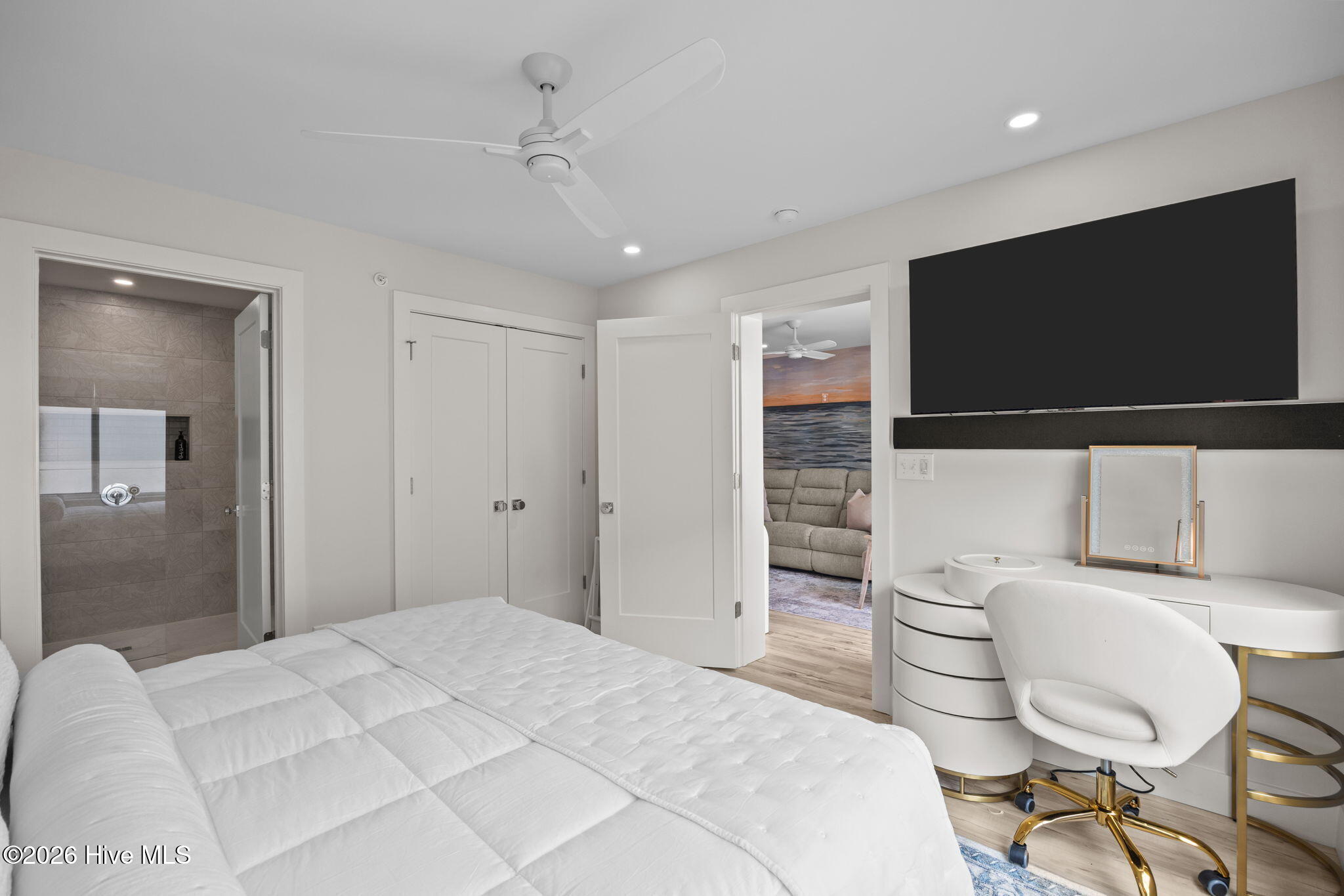 100566636 | Photo 25