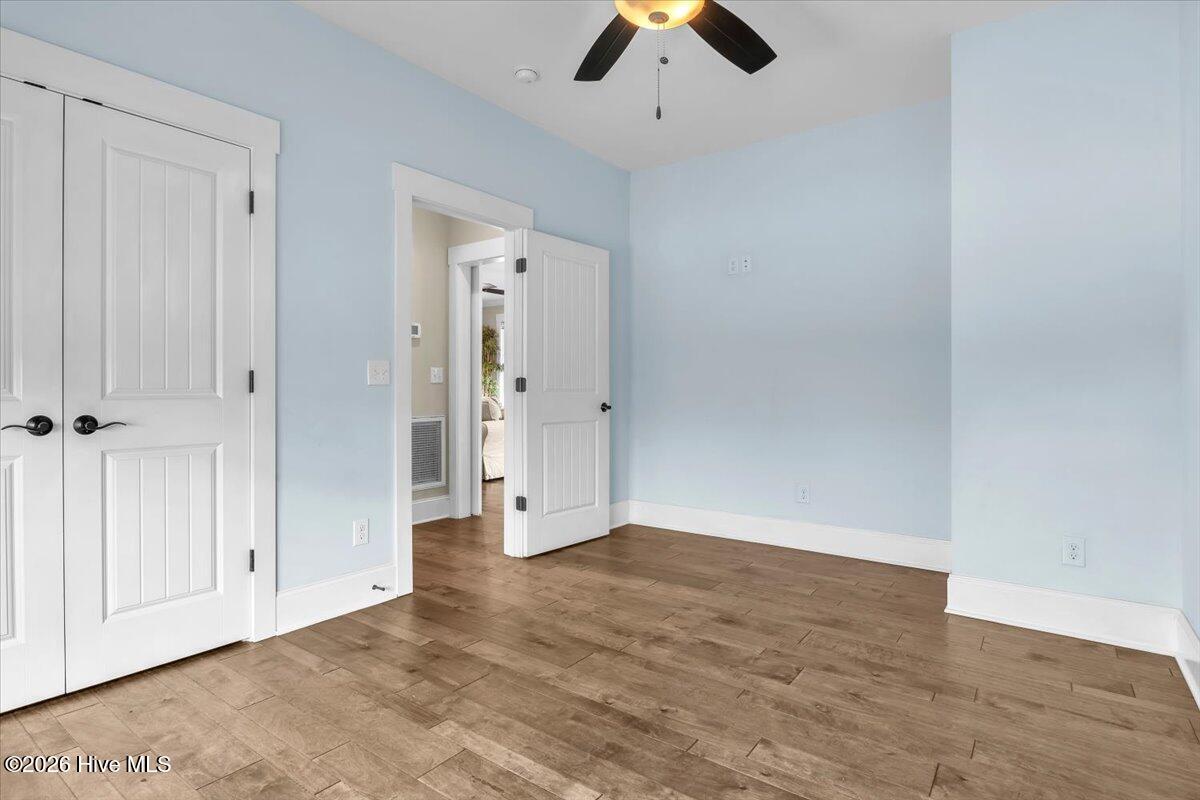 100558839 | Photo 48