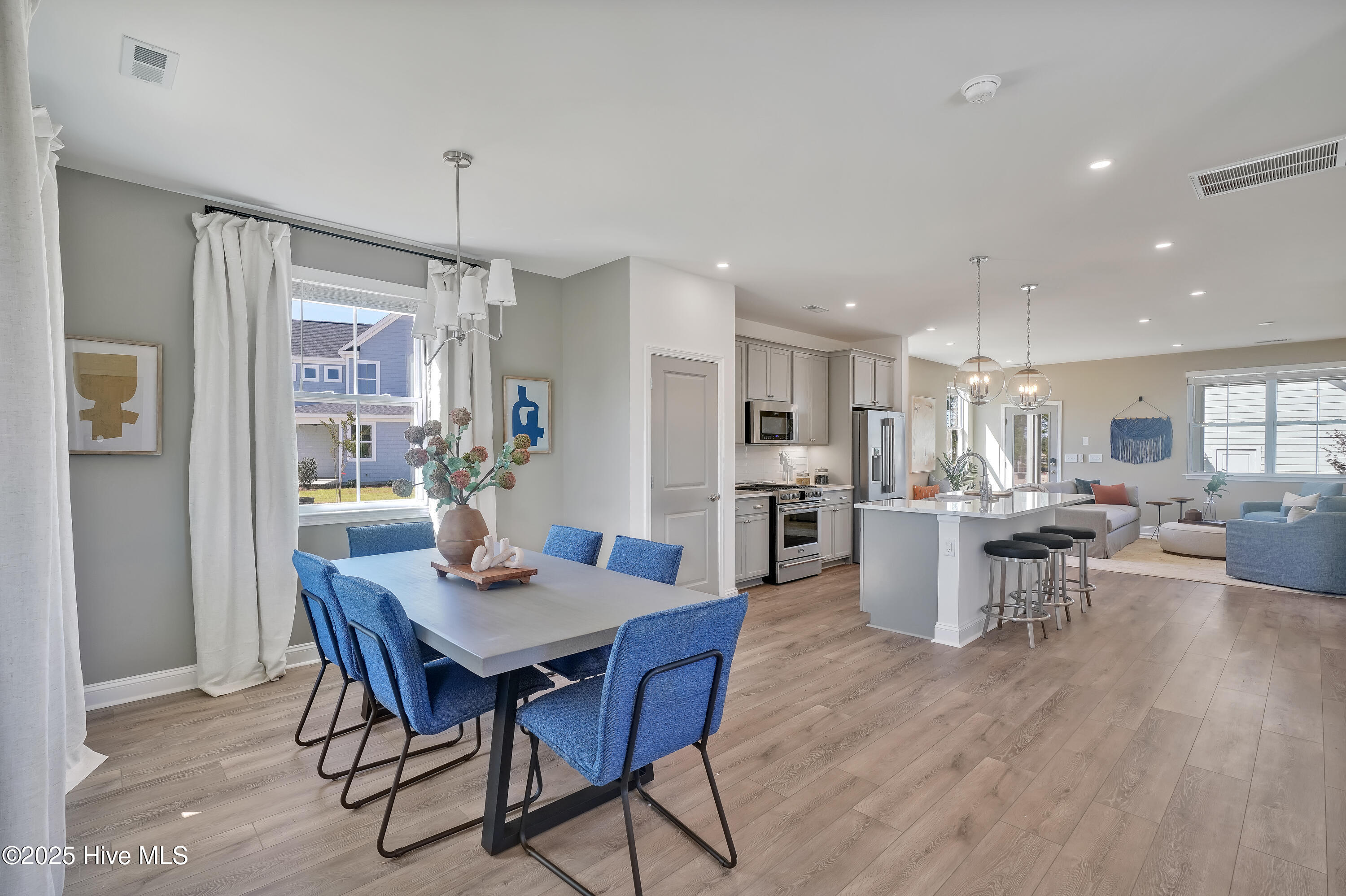 100536346 | Photo 23