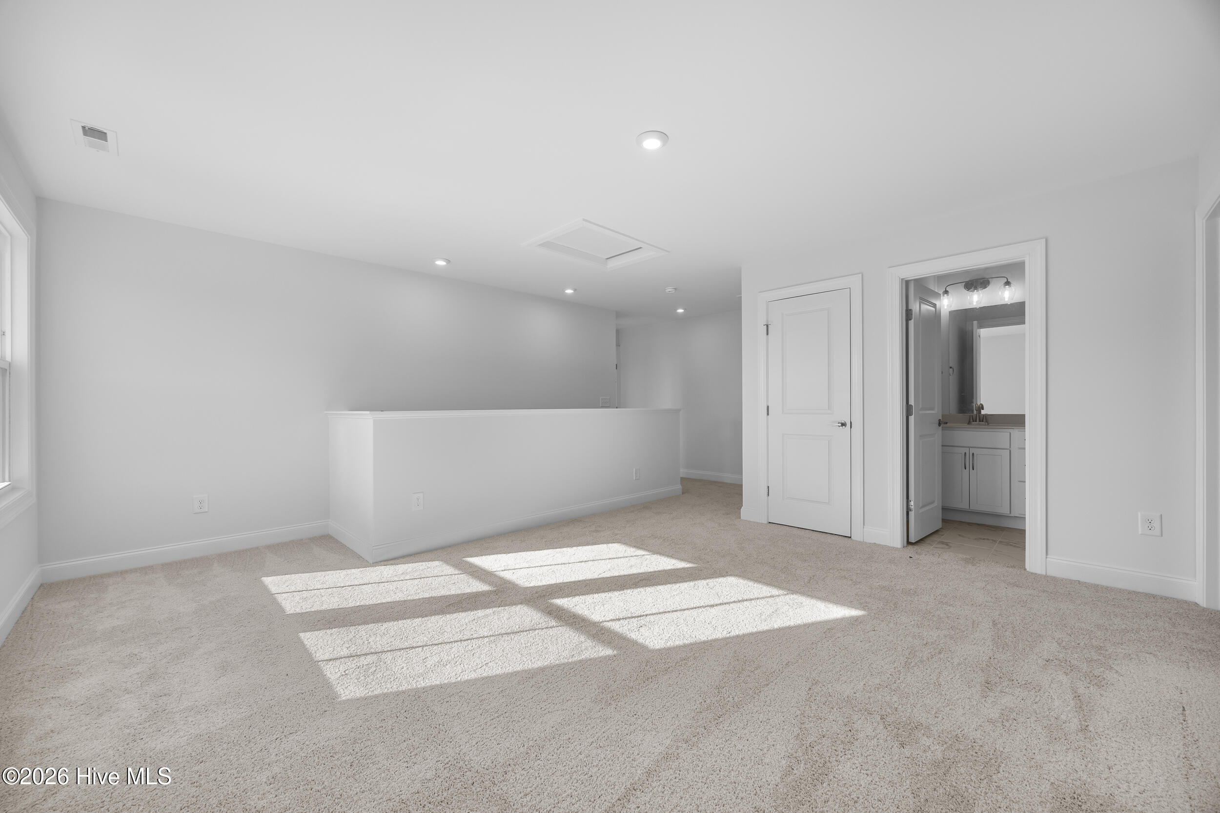 100527051 | Photo 41