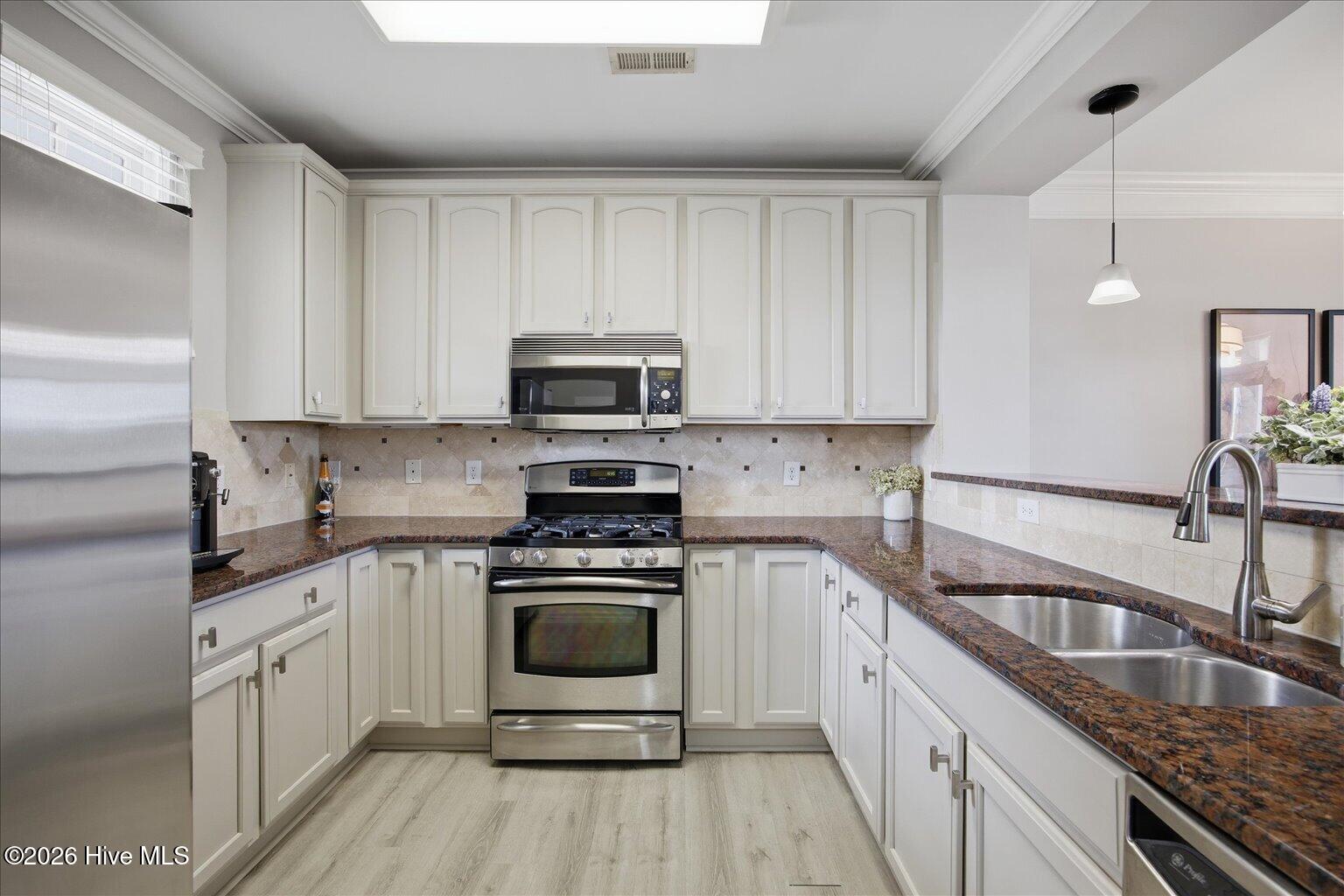 100561305 | Photo 12