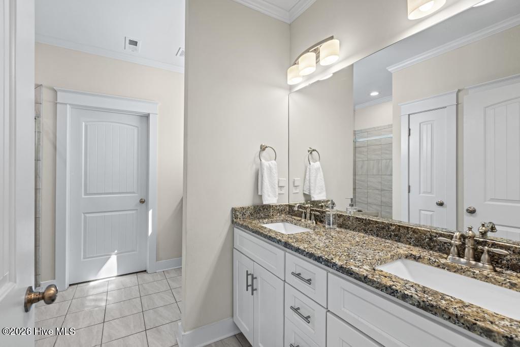 100560208 | Photo 24