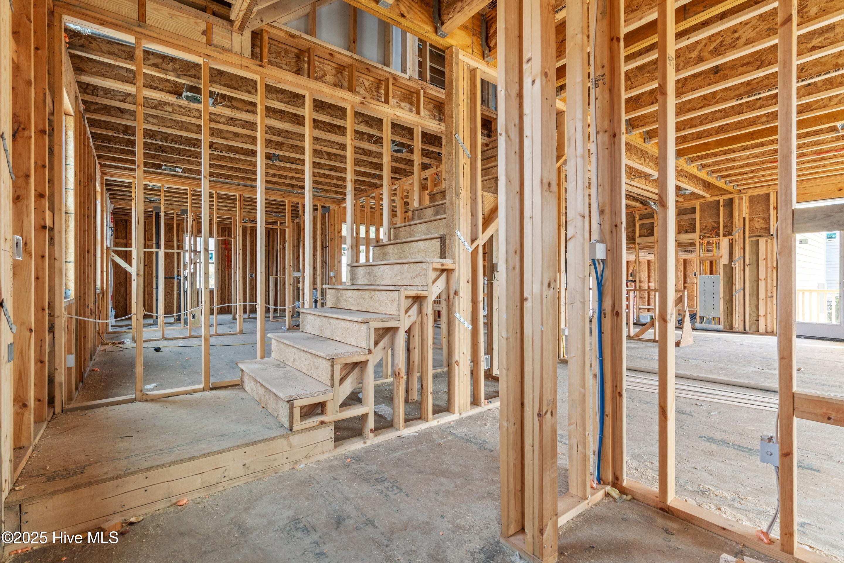 100543069 | Photo 77