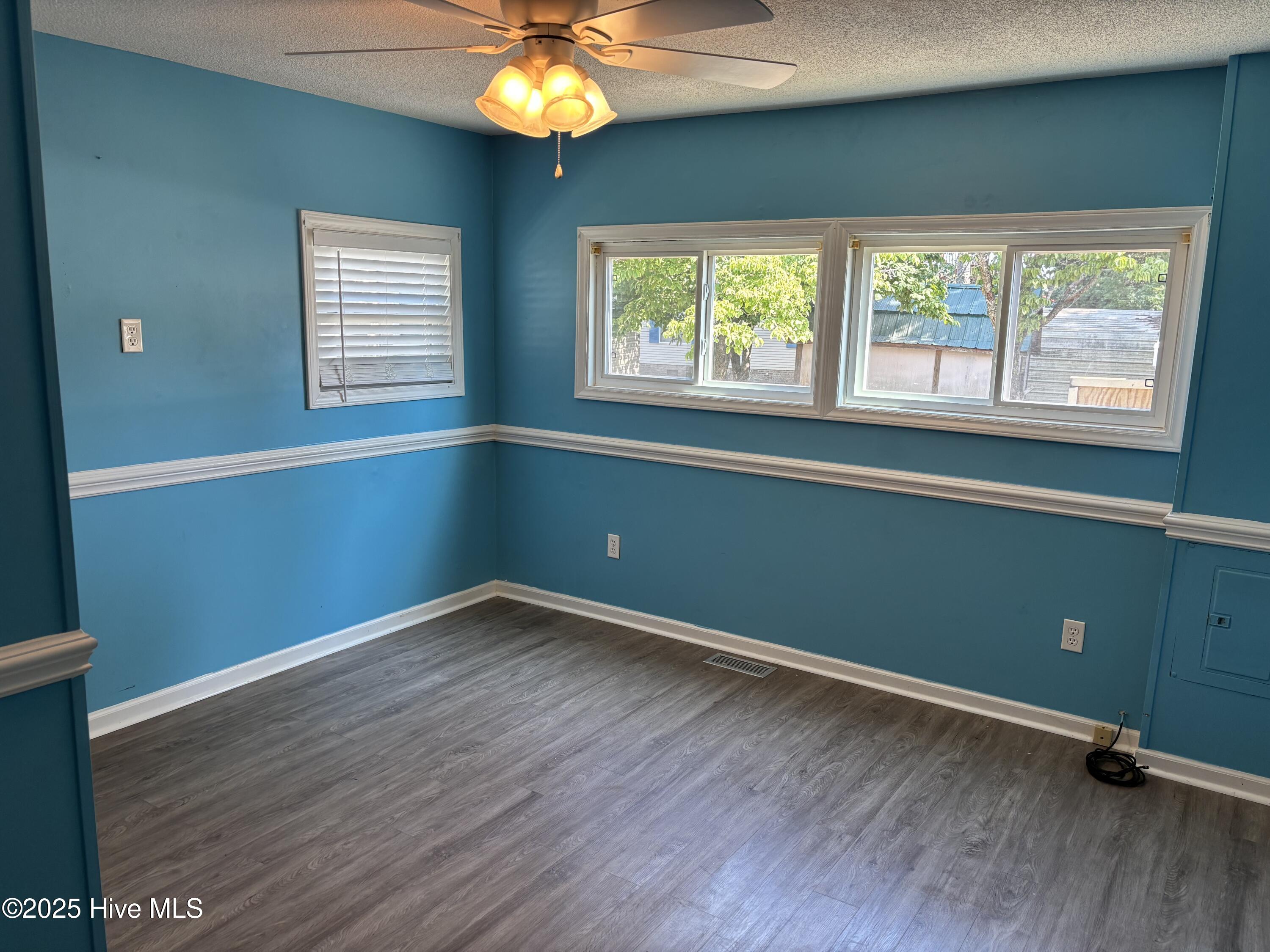 100514950 | Photo 13