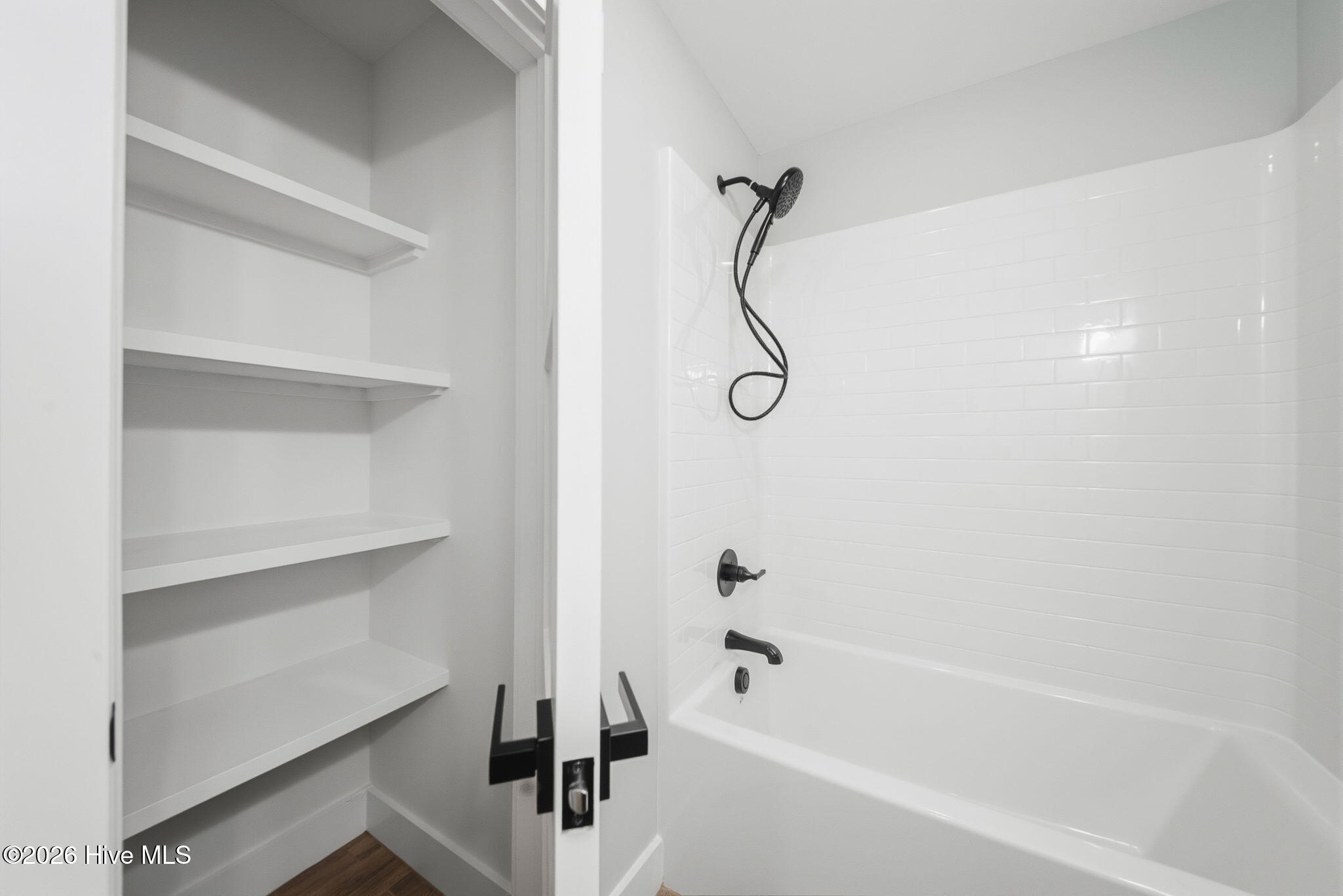 100569769 | Photo 52