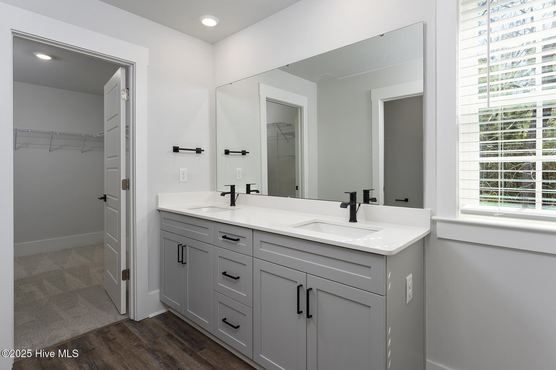 100506460 | Photo 18