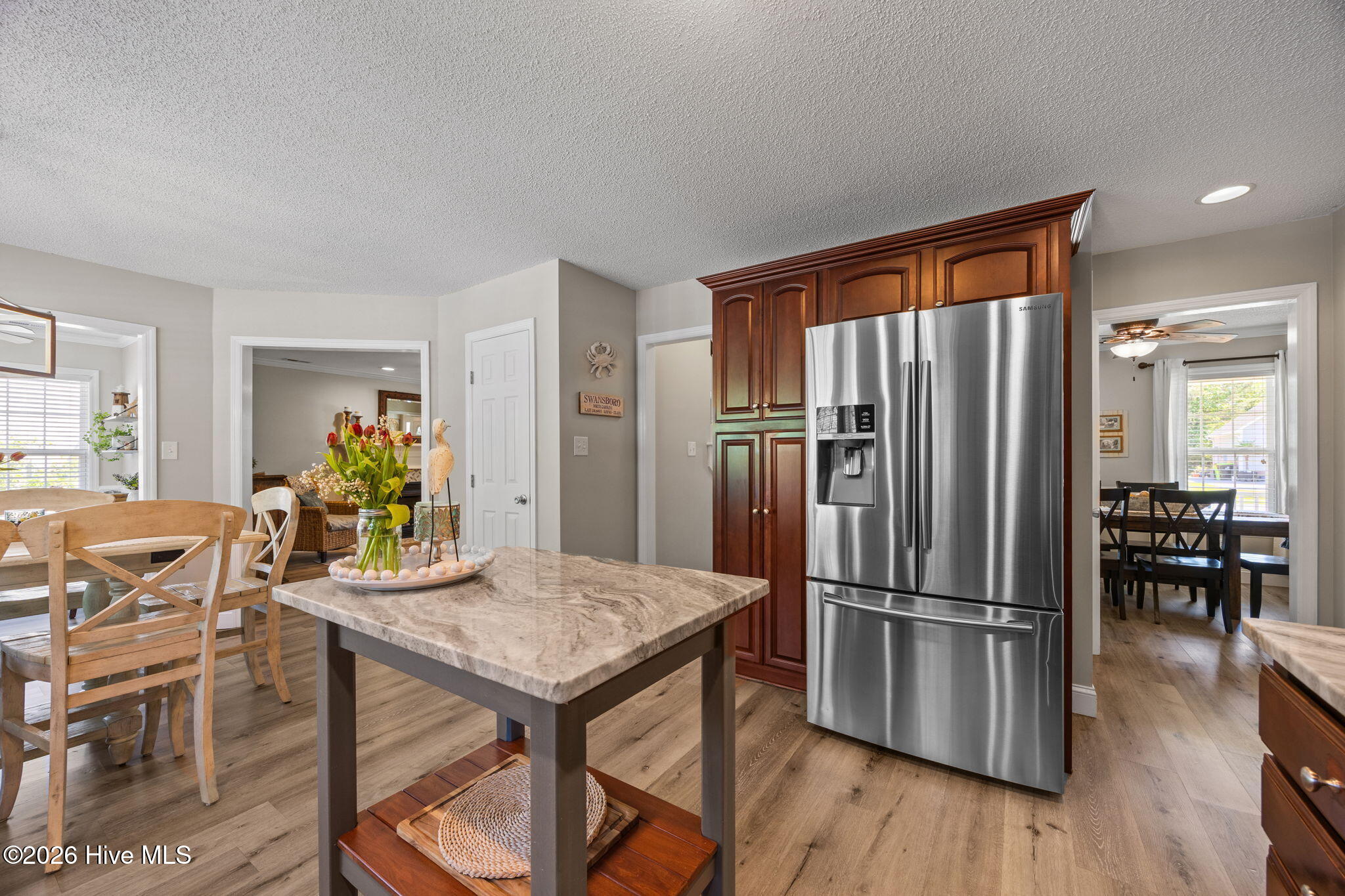 100568672 | Photo 28