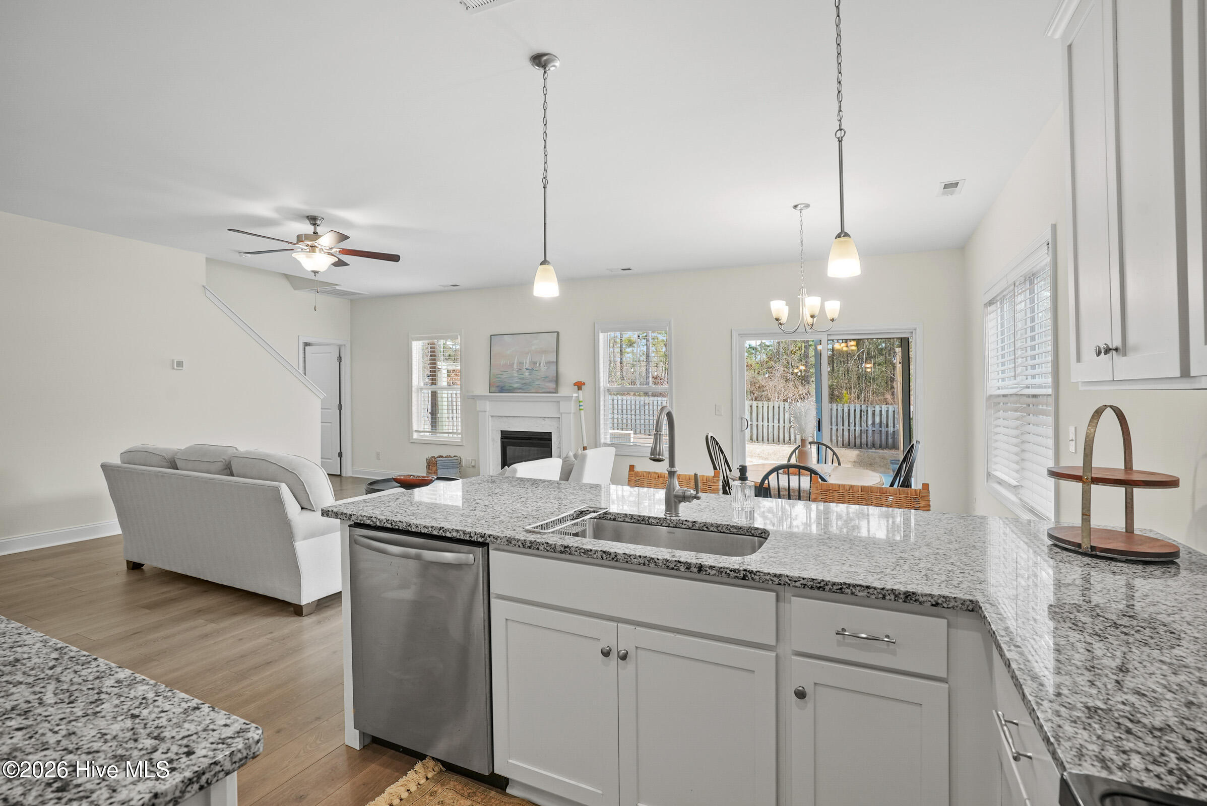 100552712 | Photo 15